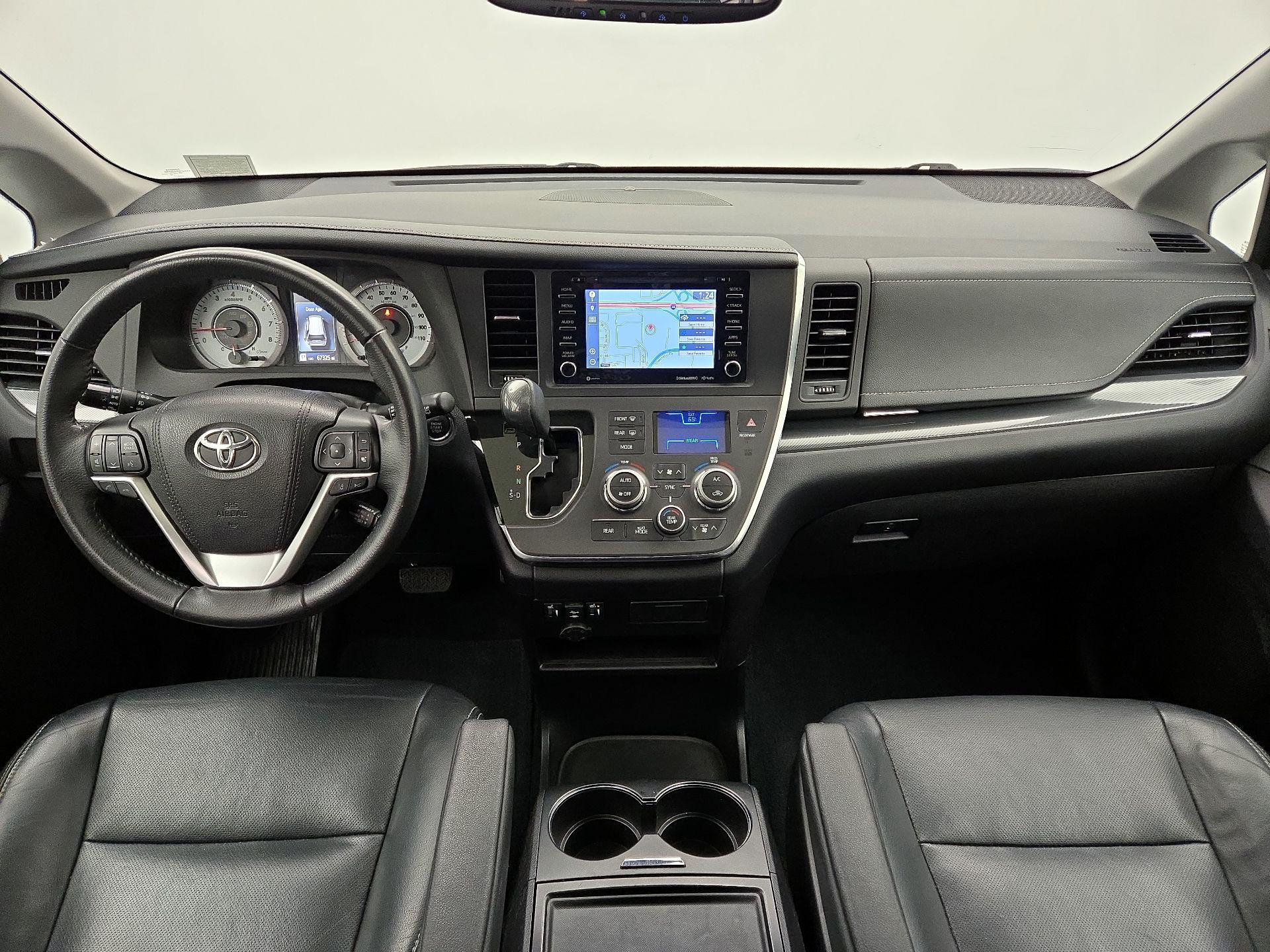 Thumbnail: 2018 Toyota Sienna - 9