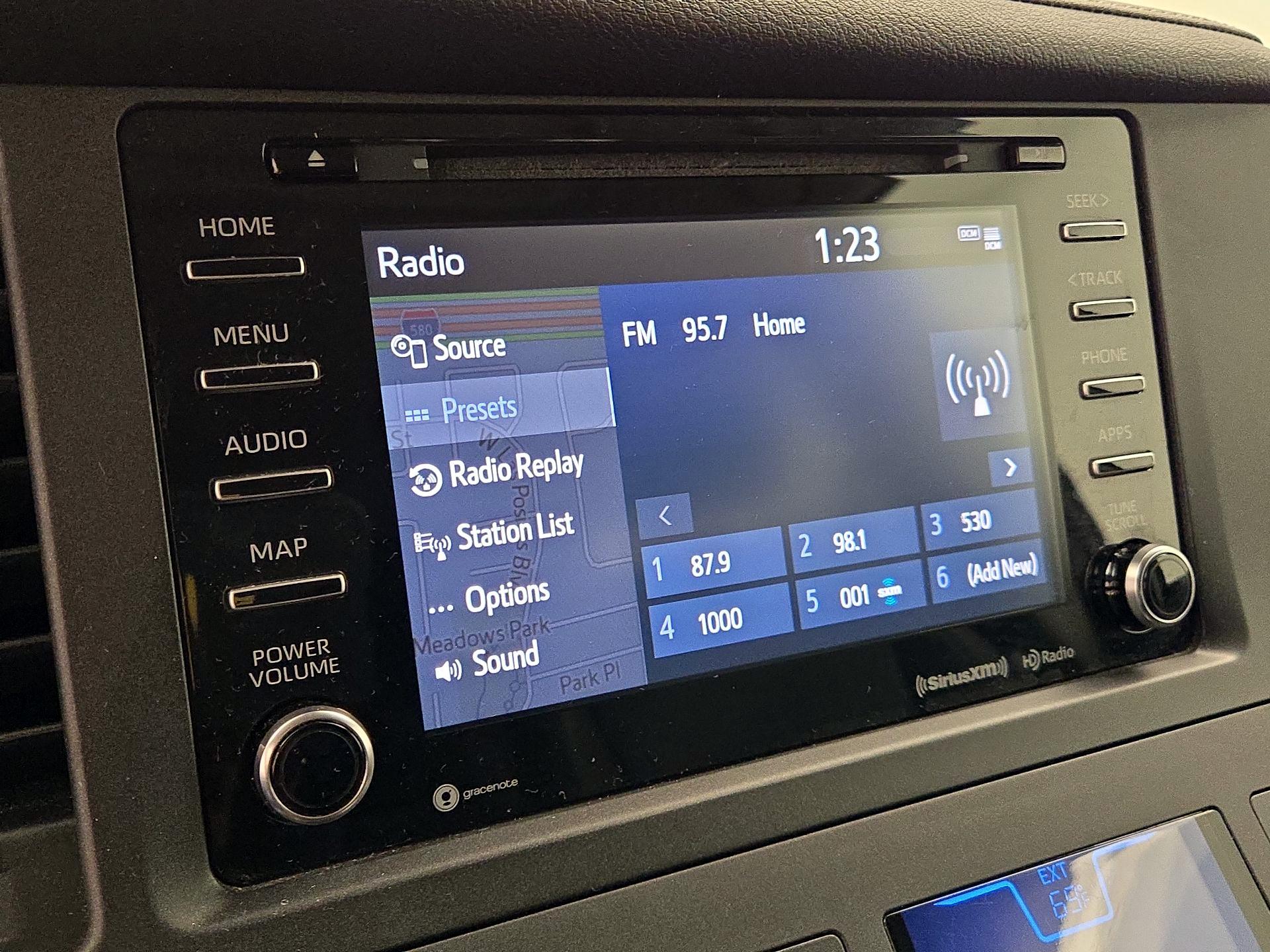 Thumbnail: 2018 Toyota Sienna - 16