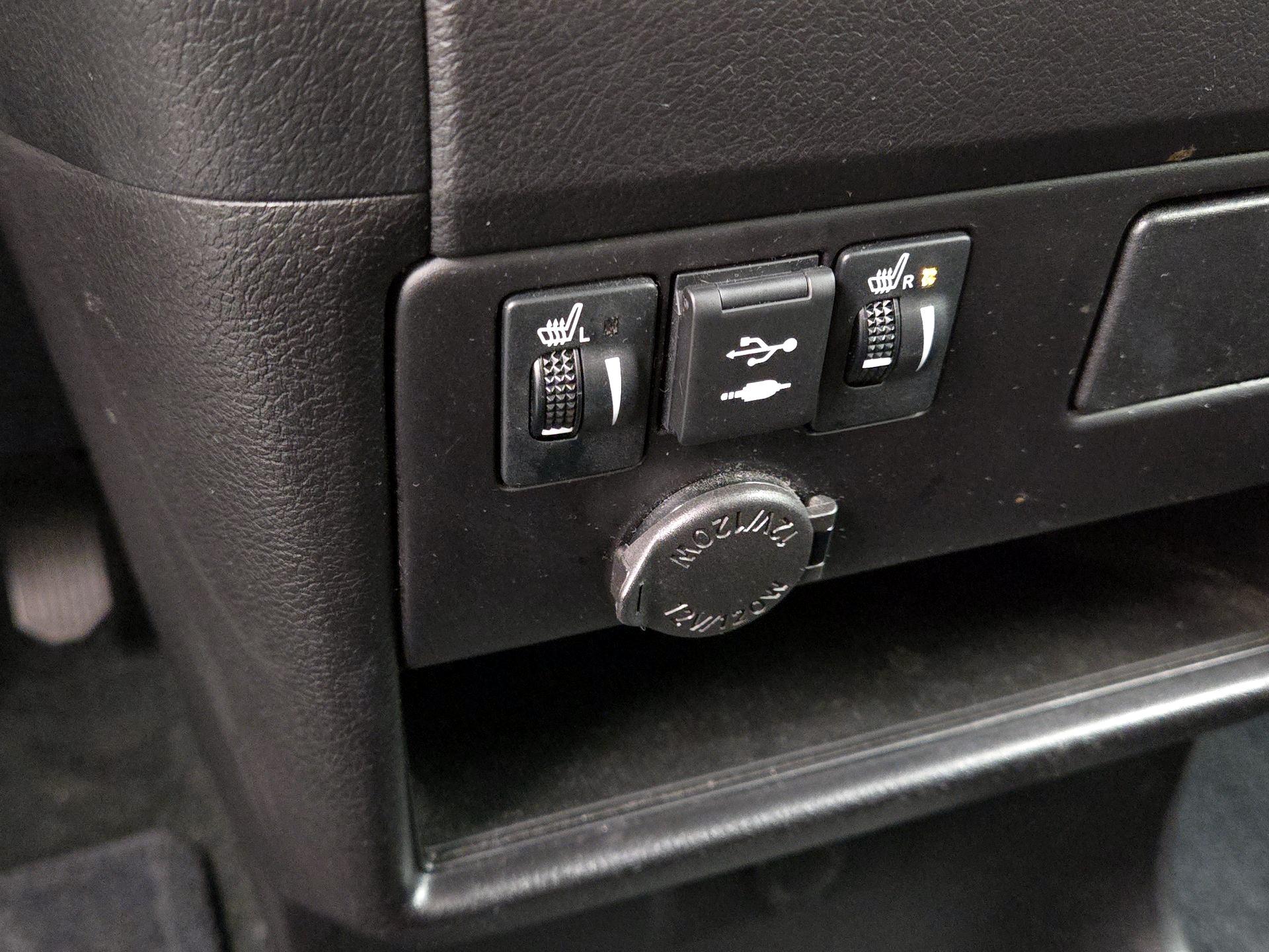 Thumbnail: 2018 Toyota Sienna - 19