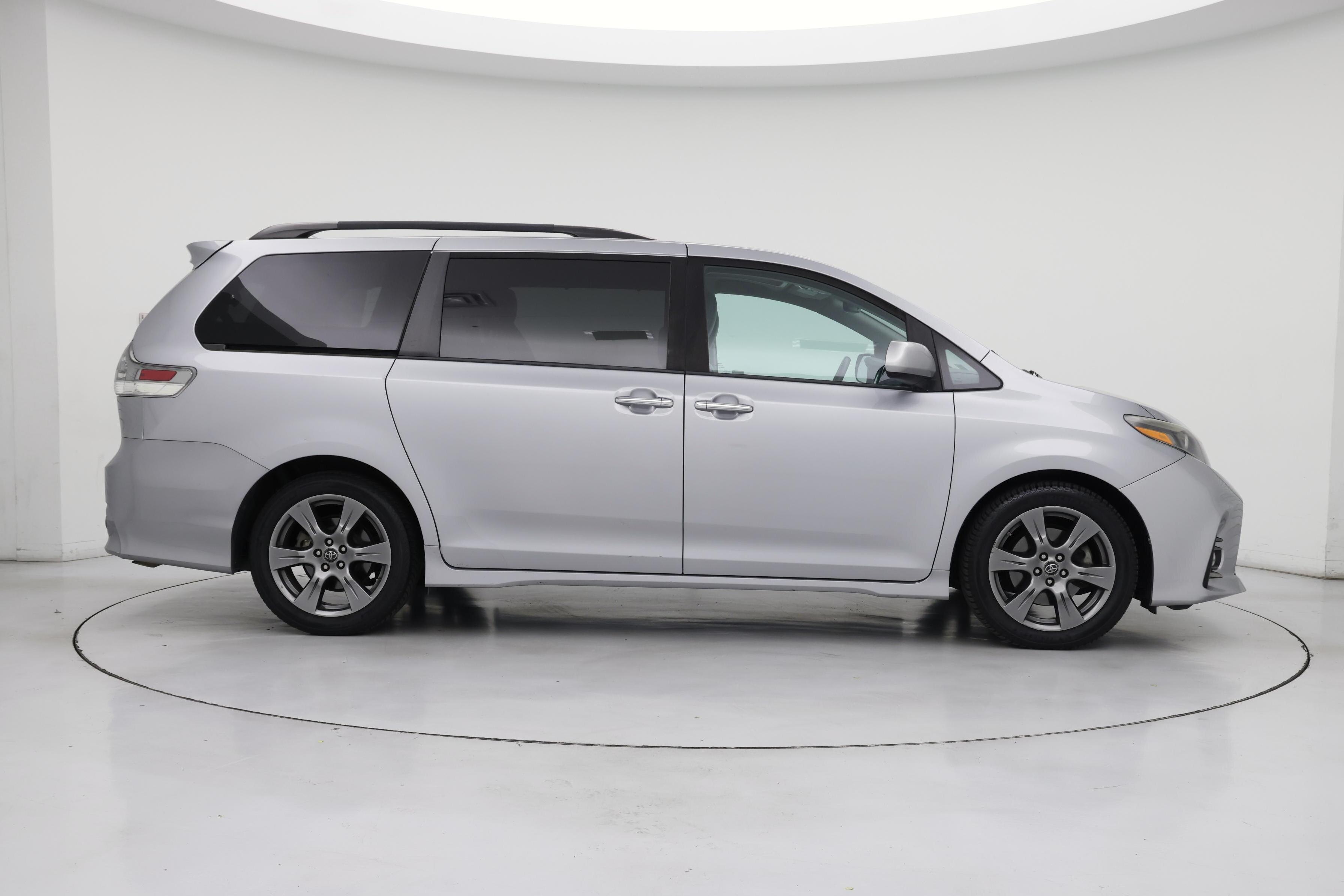 Thumbnail: 2018 Toyota Sienna - 7