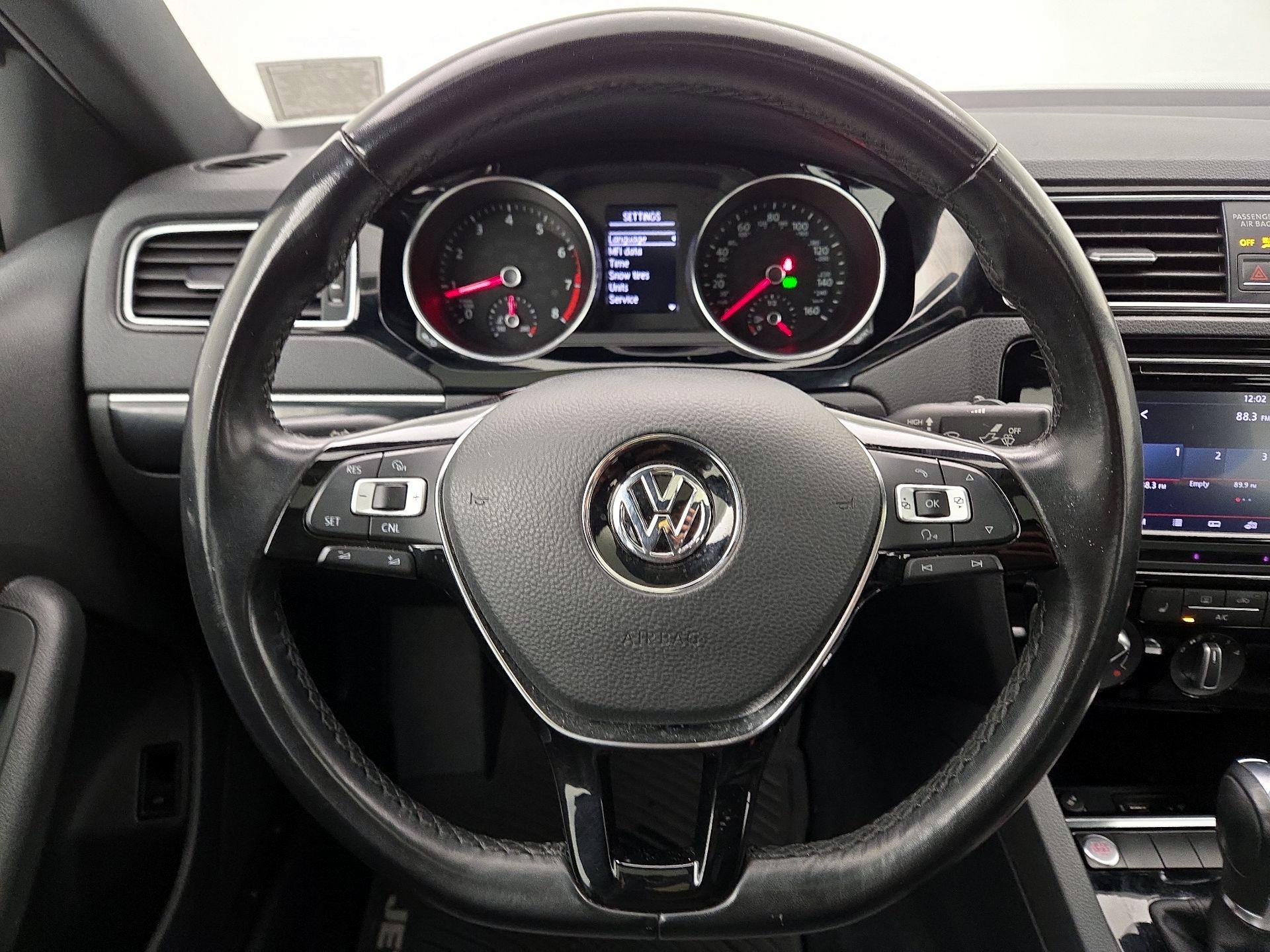 Thumbnail: 2018 Volkswagen Jetta - 10