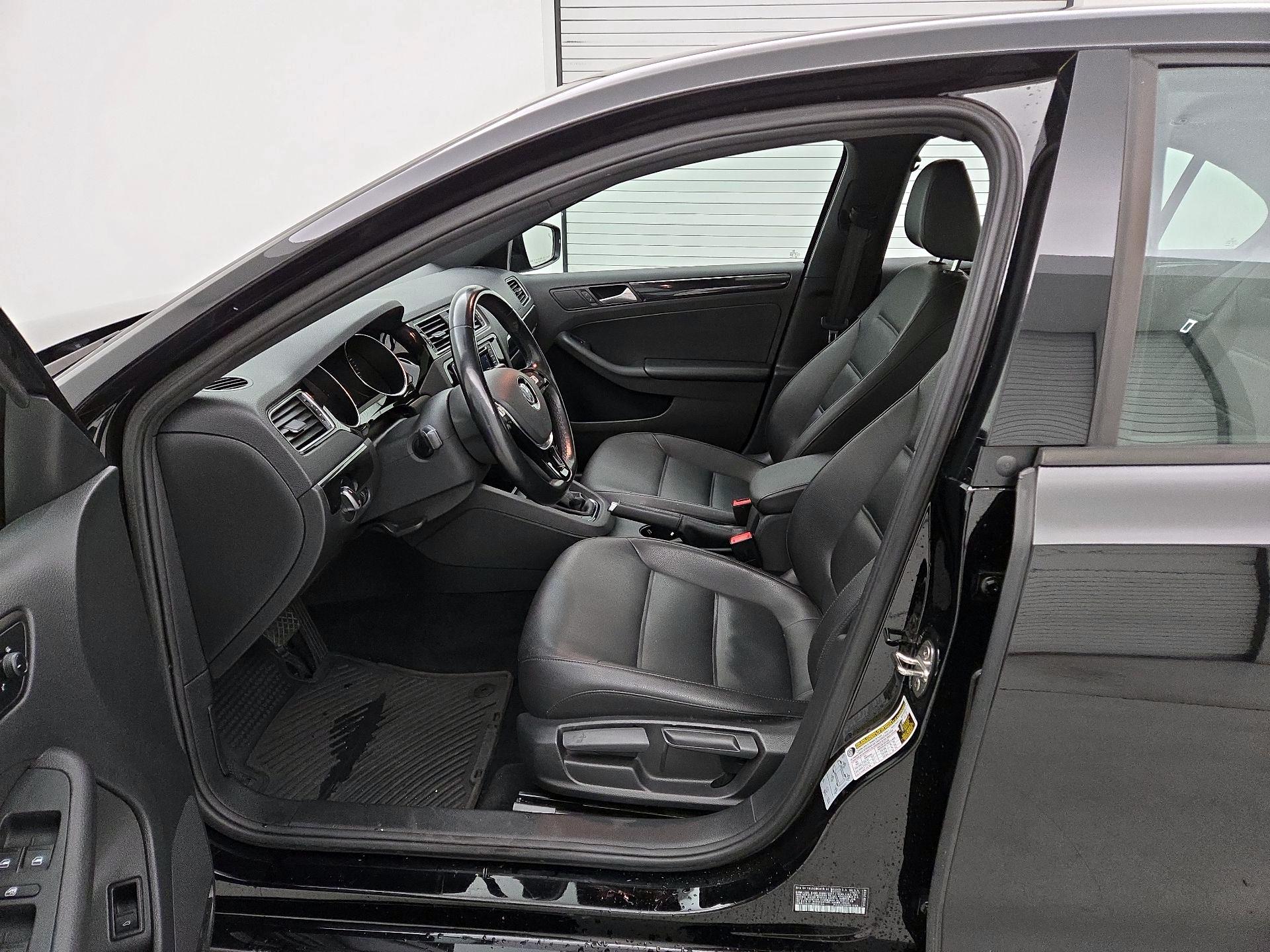 Thumbnail: 2018 Volkswagen Jetta - 11