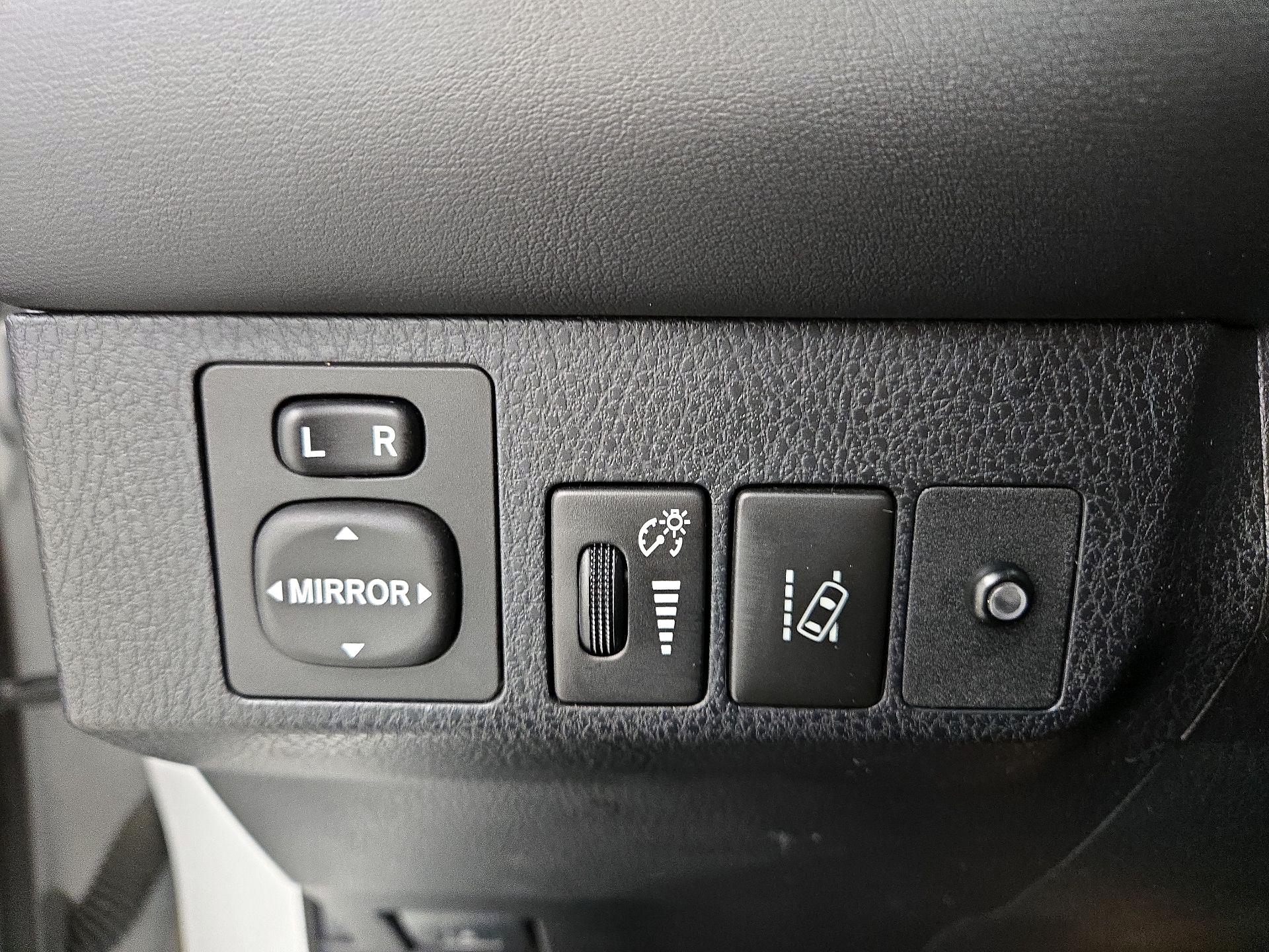 Thumbnail: 2017 Toyota RAV4 - 13