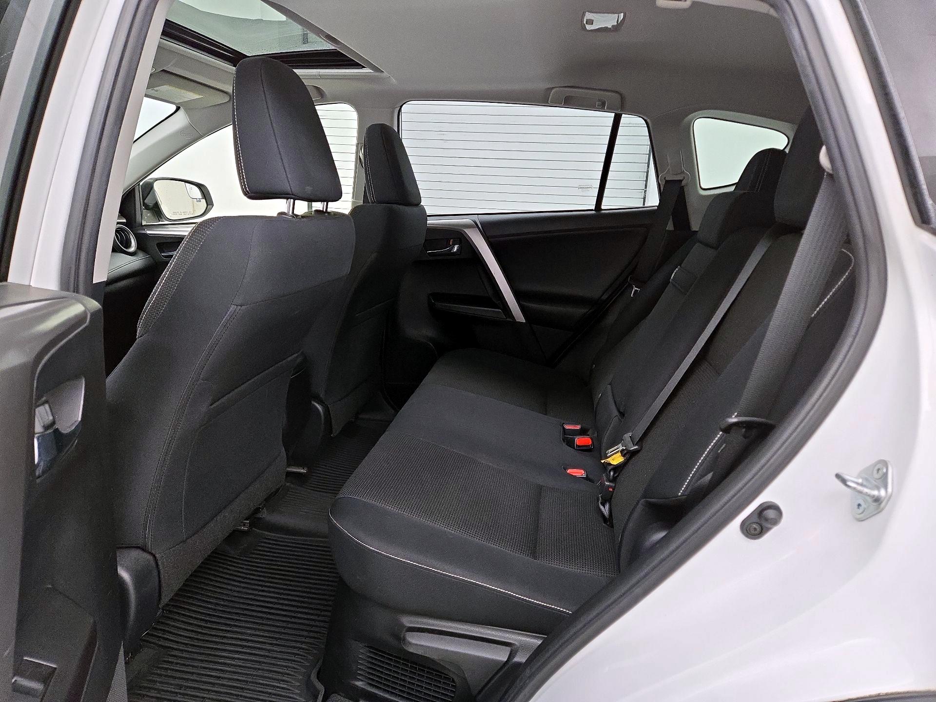 Thumbnail: 2017 Toyota RAV4 - 20