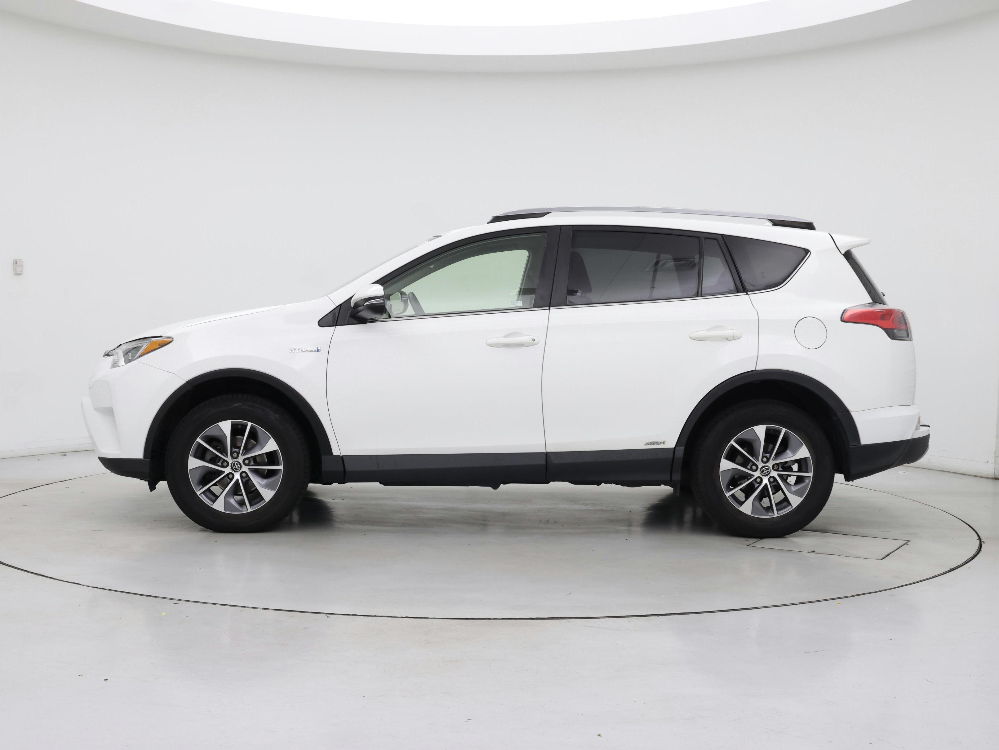 Thumbnail: 2017 Toyota RAV4 - 3