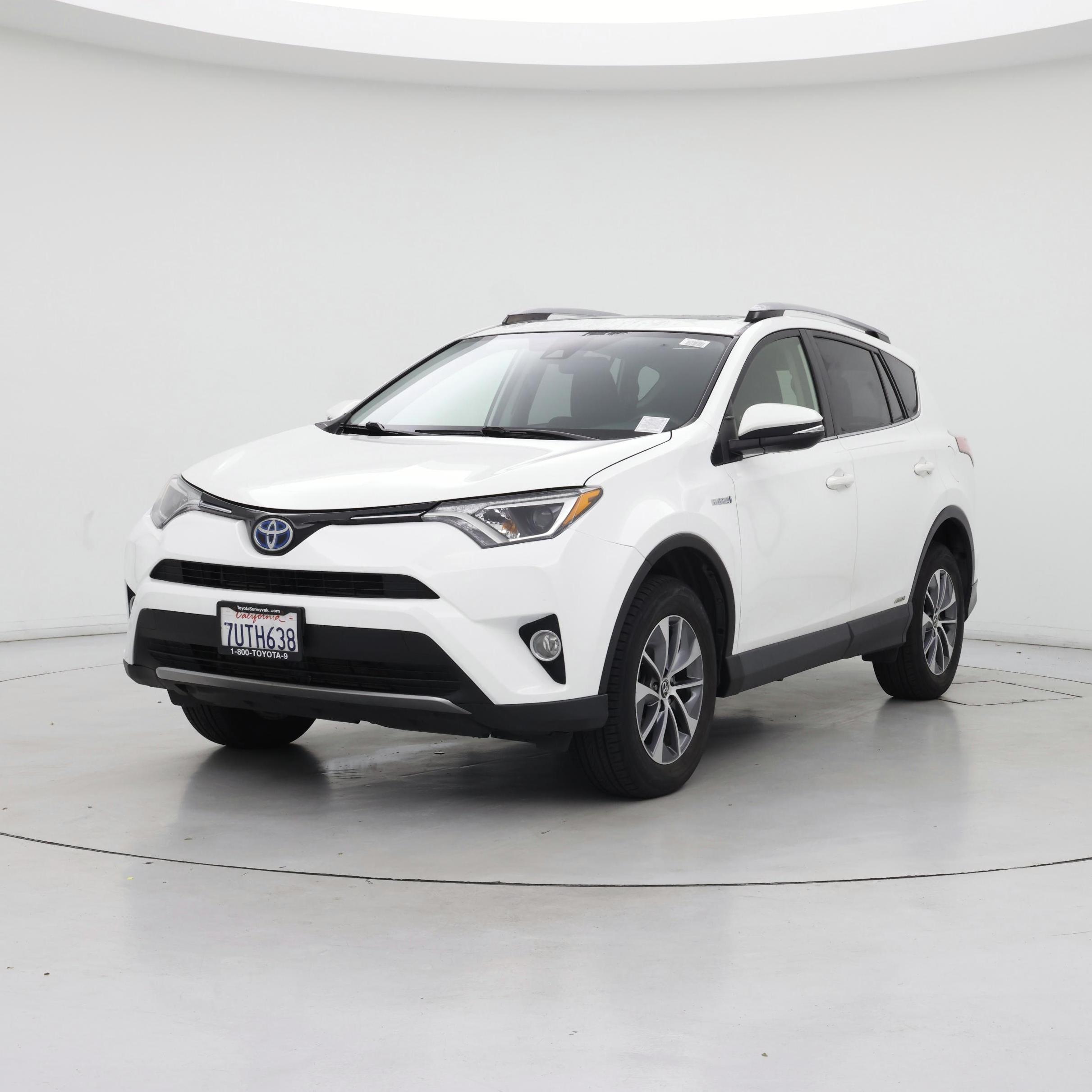 Thumbnail: 2017 Toyota RAV4 - 4