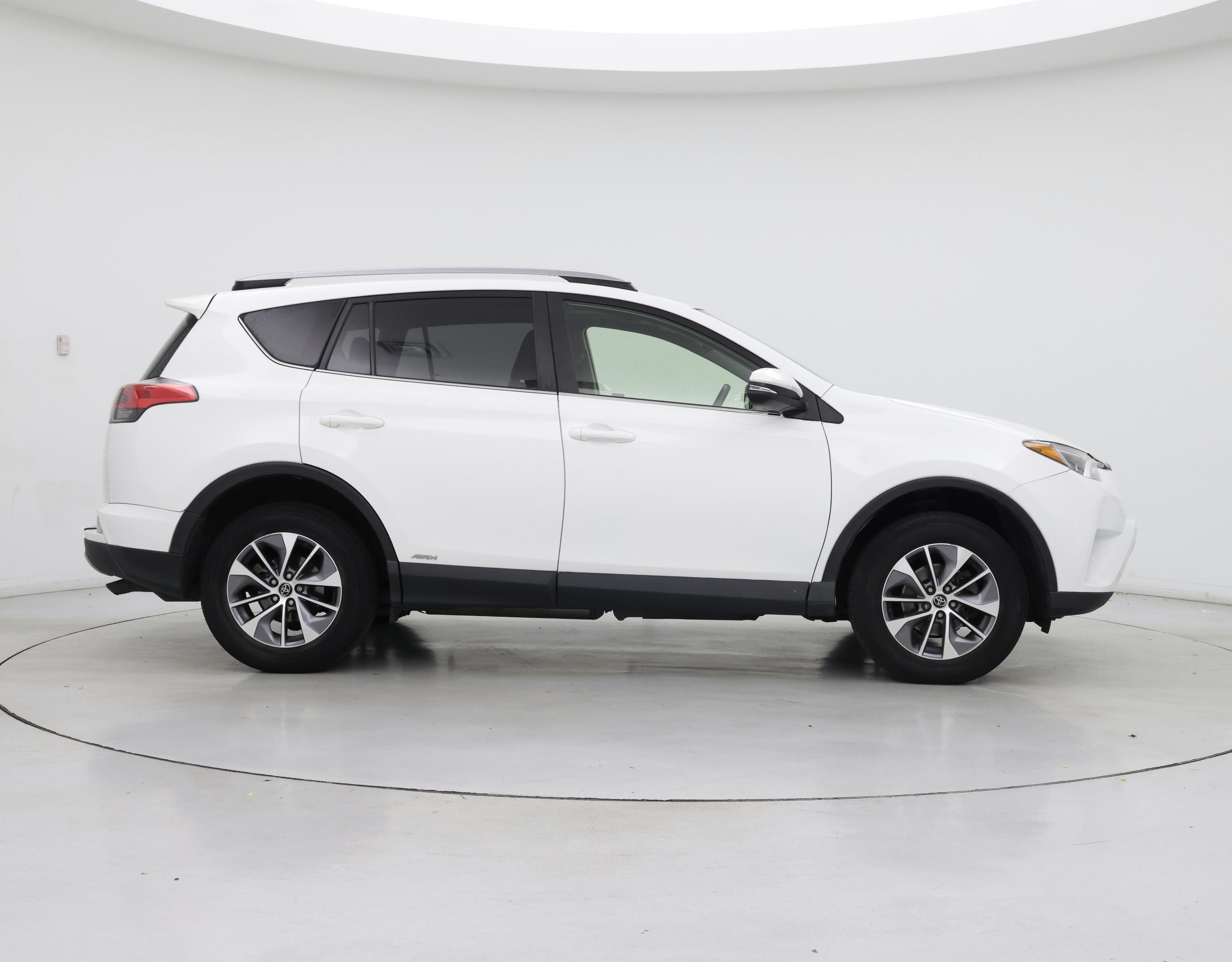 Thumbnail: 2017 Toyota RAV4 - 7