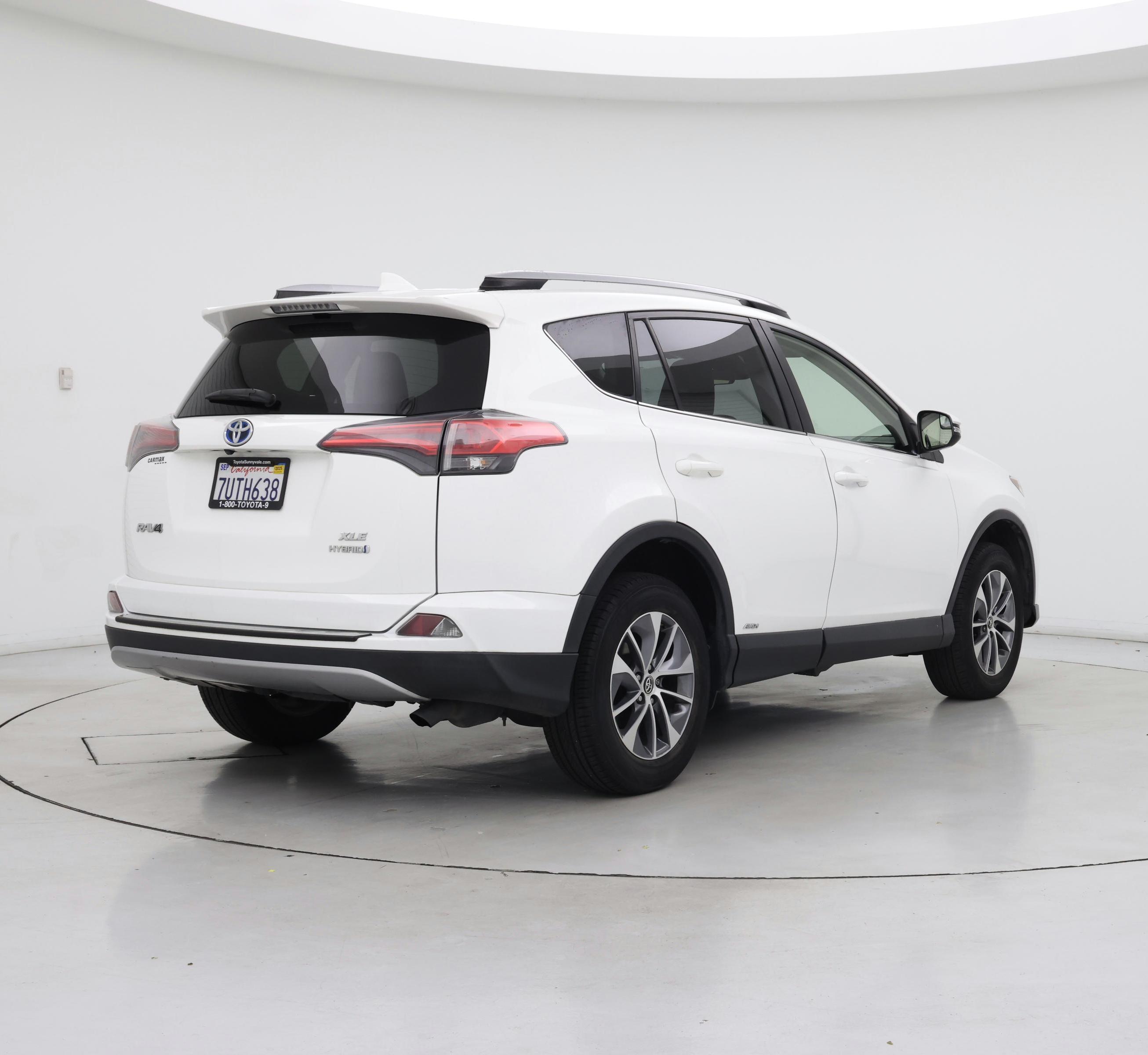 Thumbnail: 2017 Toyota RAV4 - 8