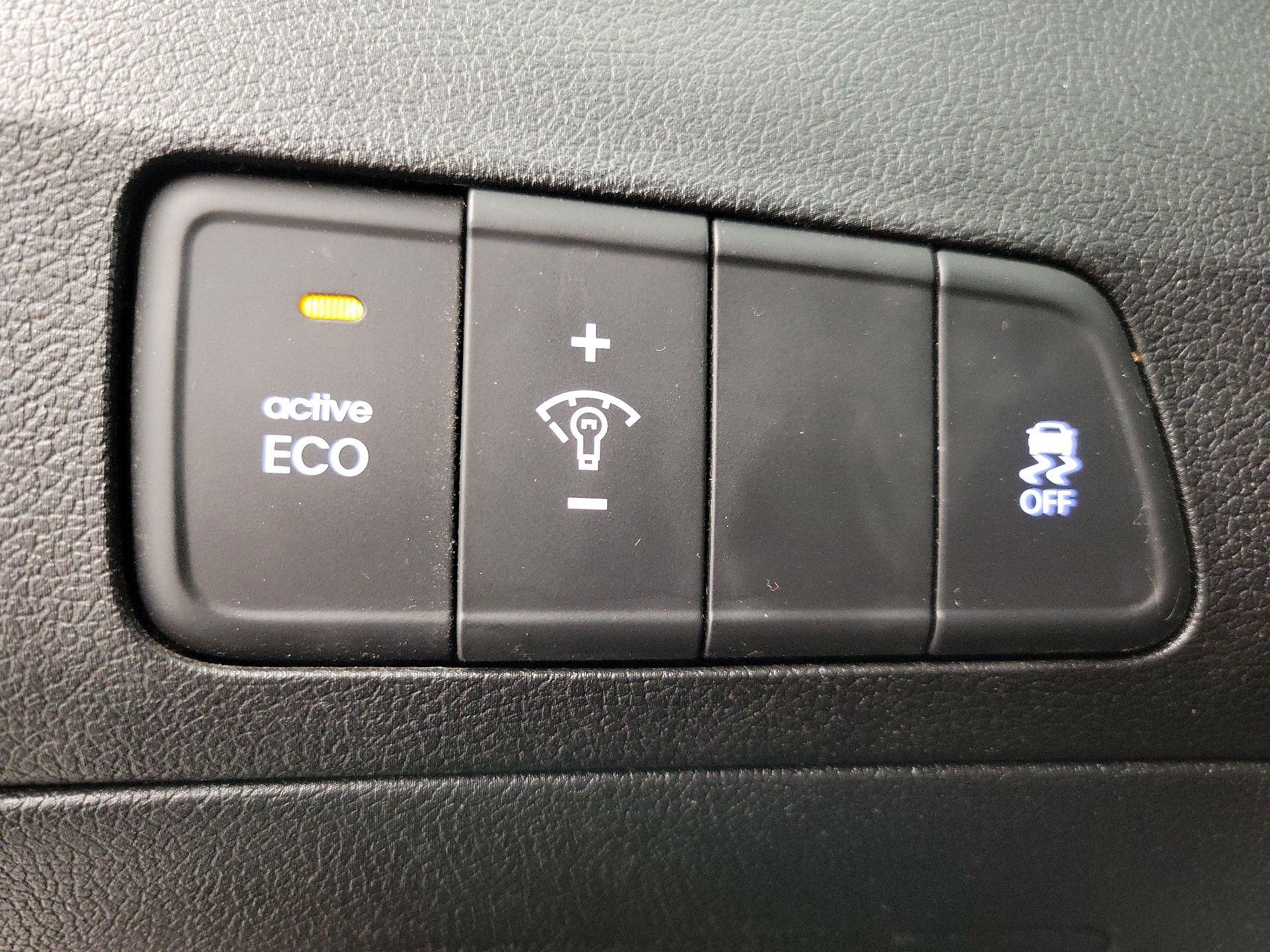Thumbnail: 2016 Hyundai Elantra - 13
