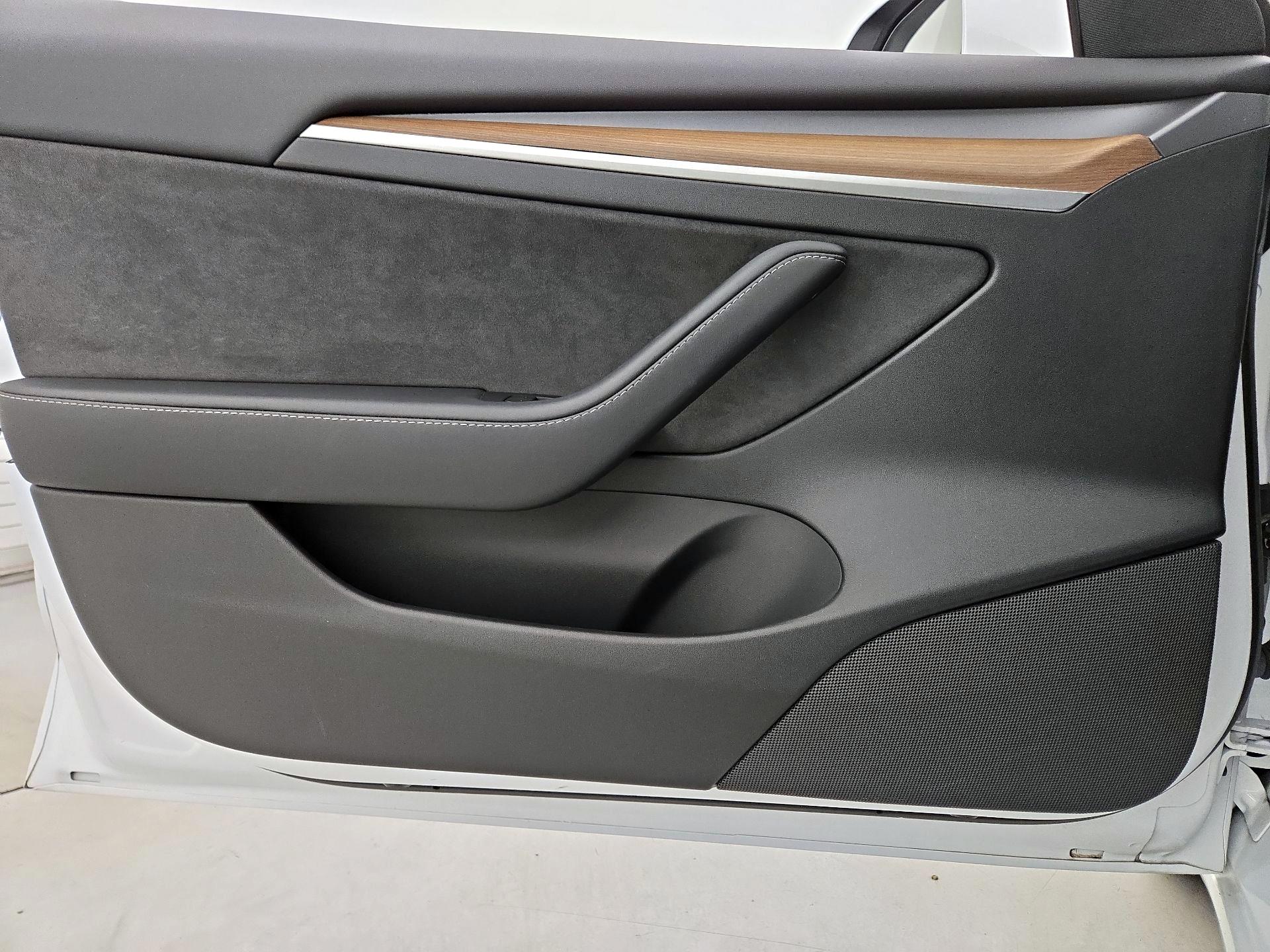 Thumbnail: 2022 Tesla Model 3 - 12