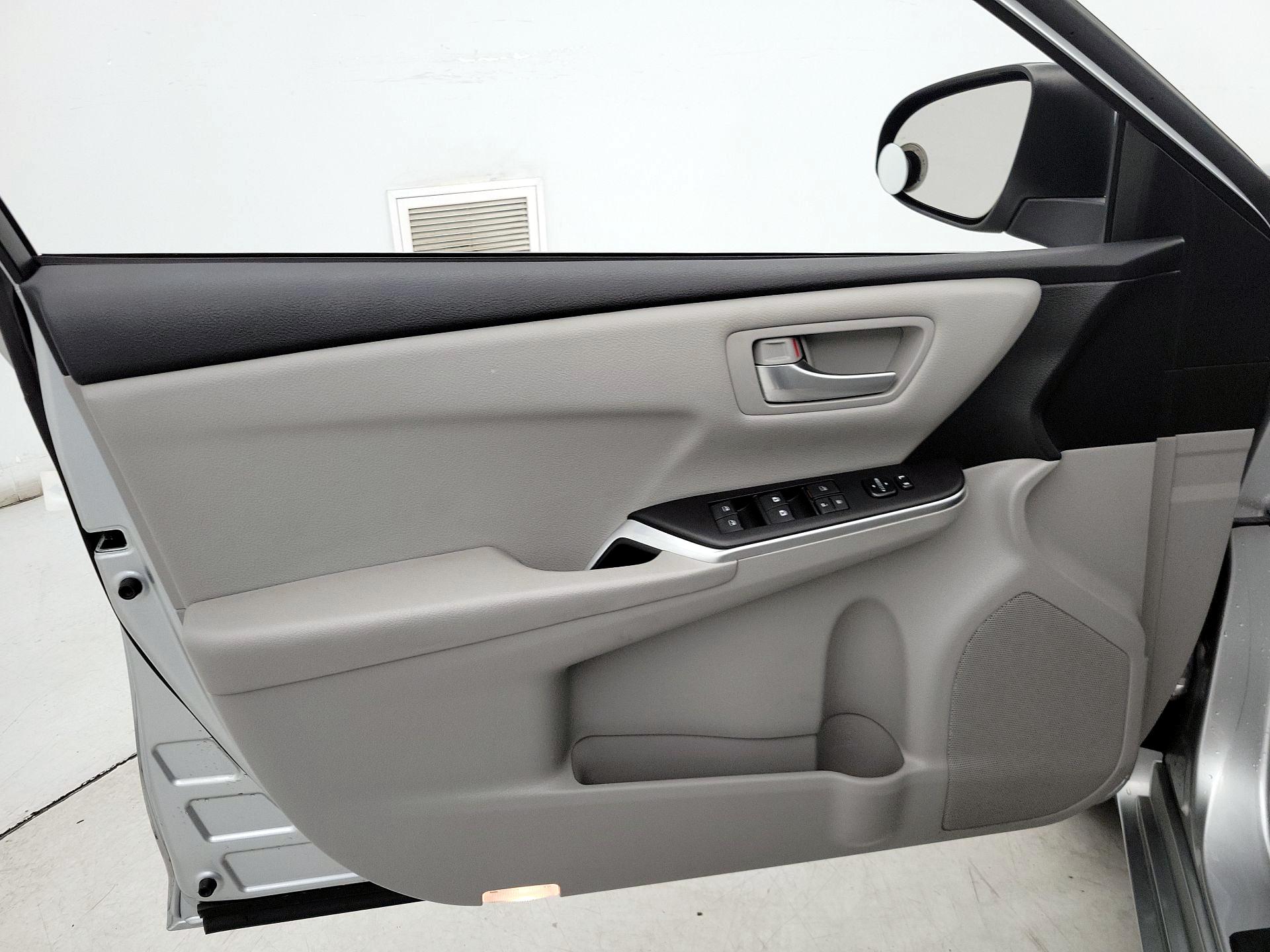Thumbnail: 2017 Toyota Camry - 12