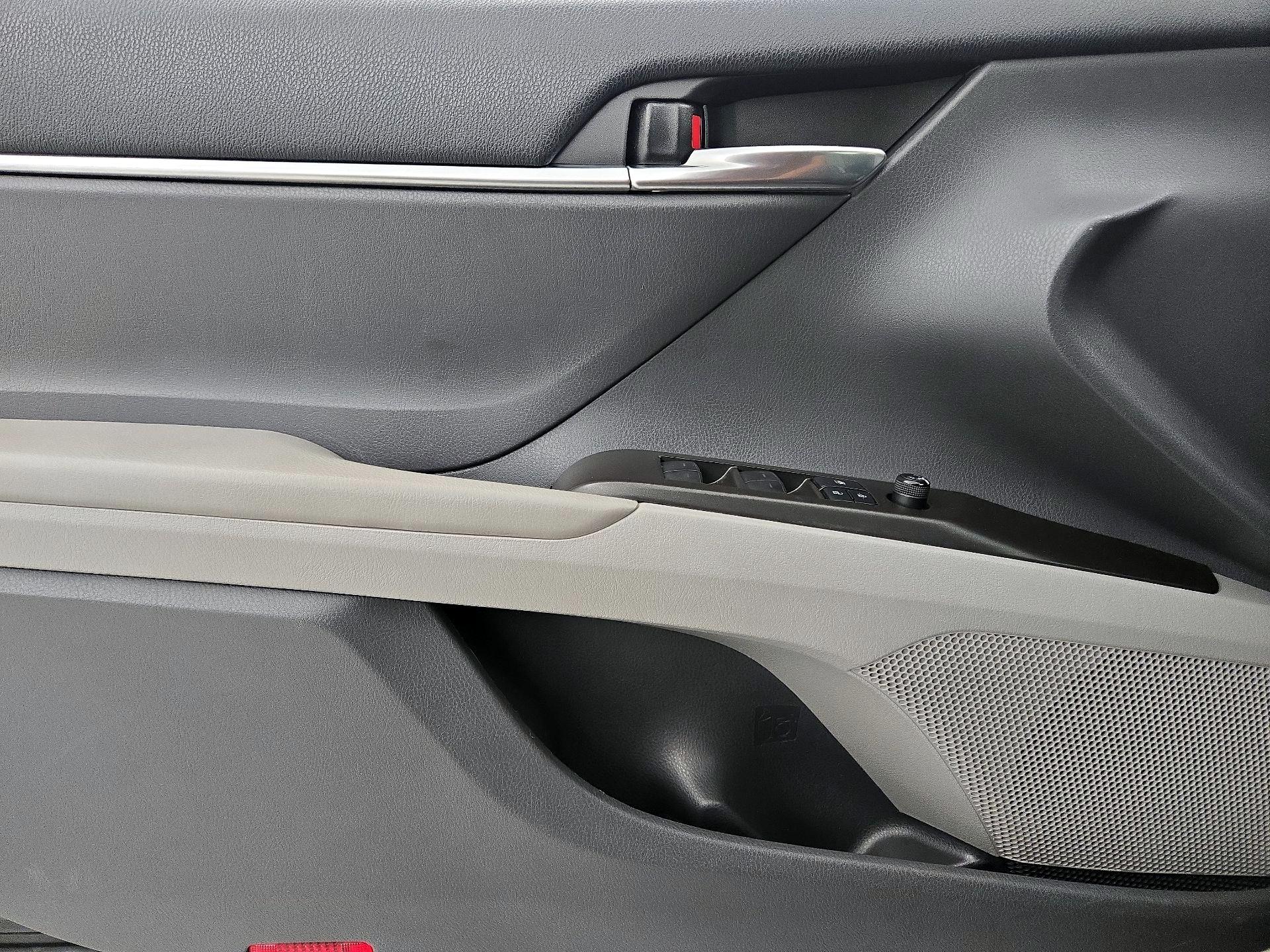 Thumbnail: 2022 Toyota Camry - 12