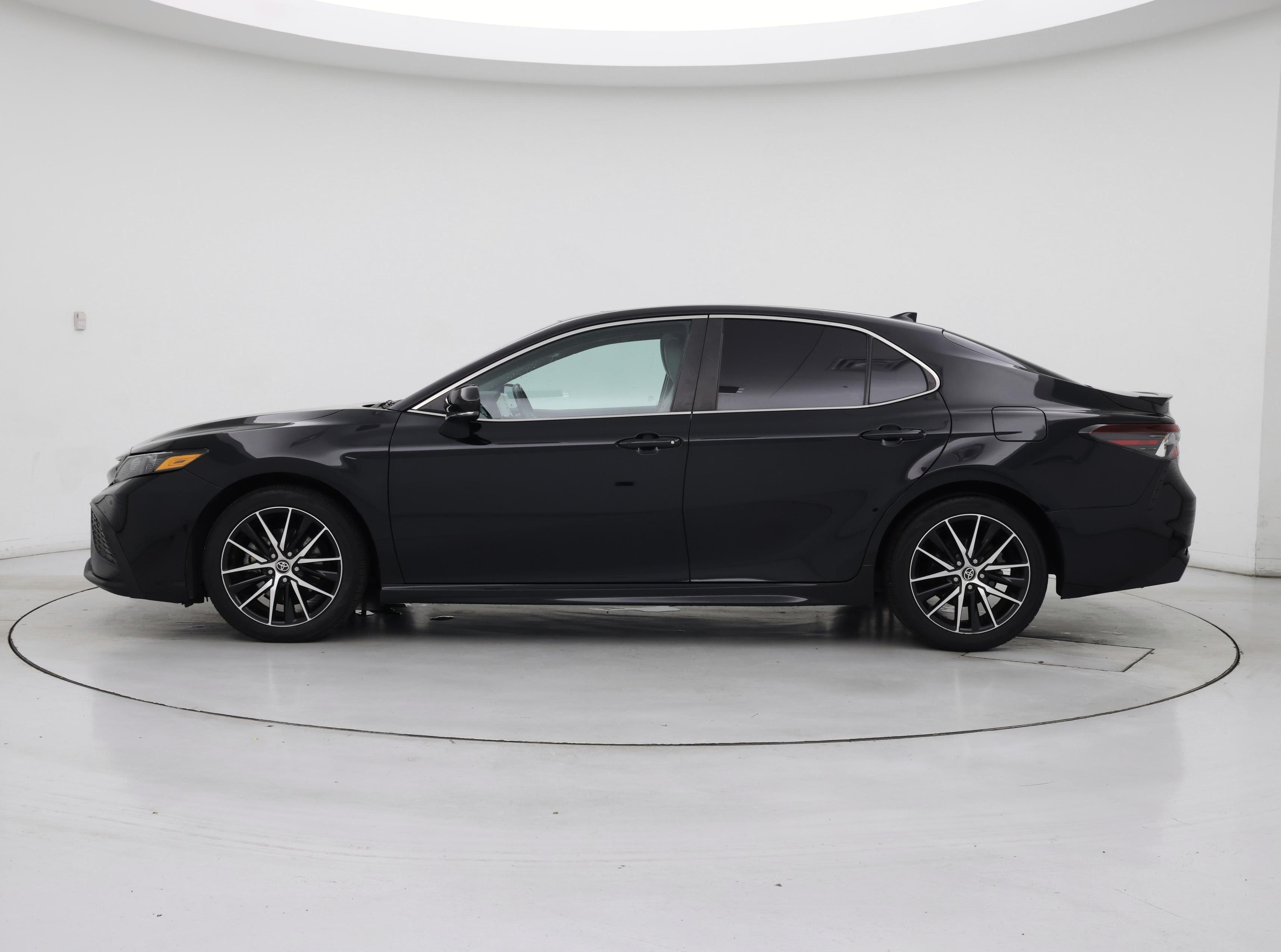 Thumbnail: 2022 Toyota Camry - 3
