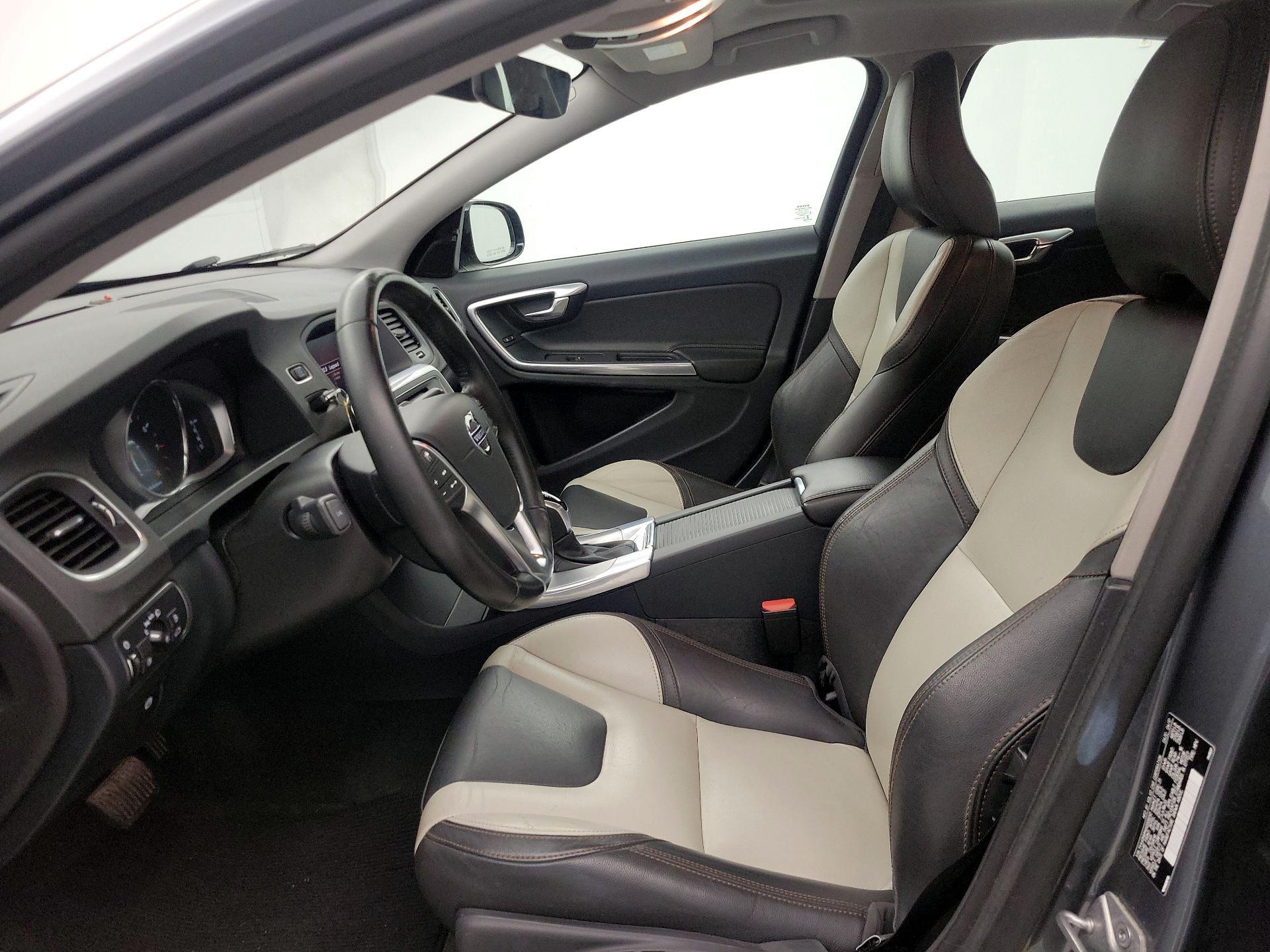 Thumbnail: 2017 Volvo S60 - 11