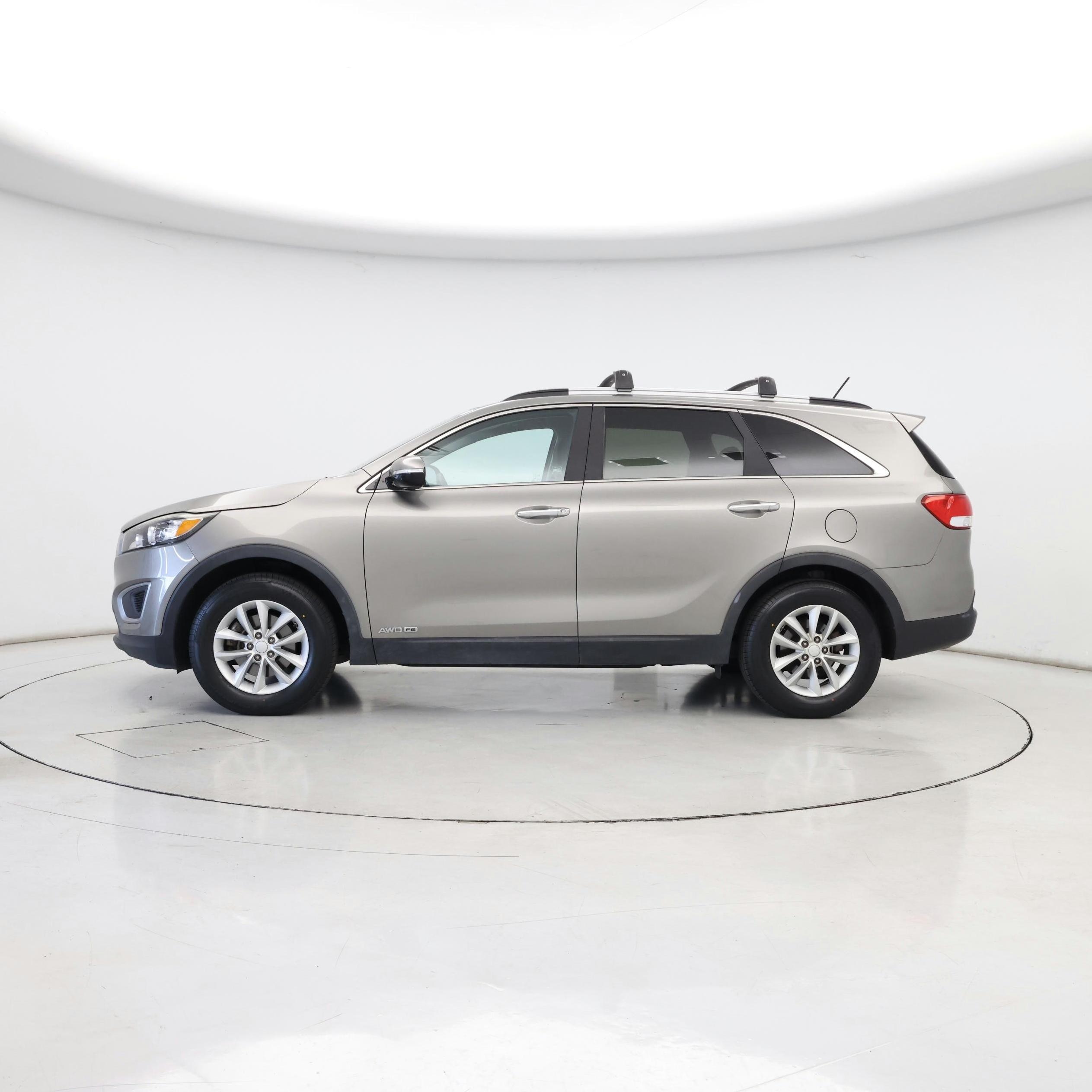 Thumbnail: 2017 Kia Sorento - 3