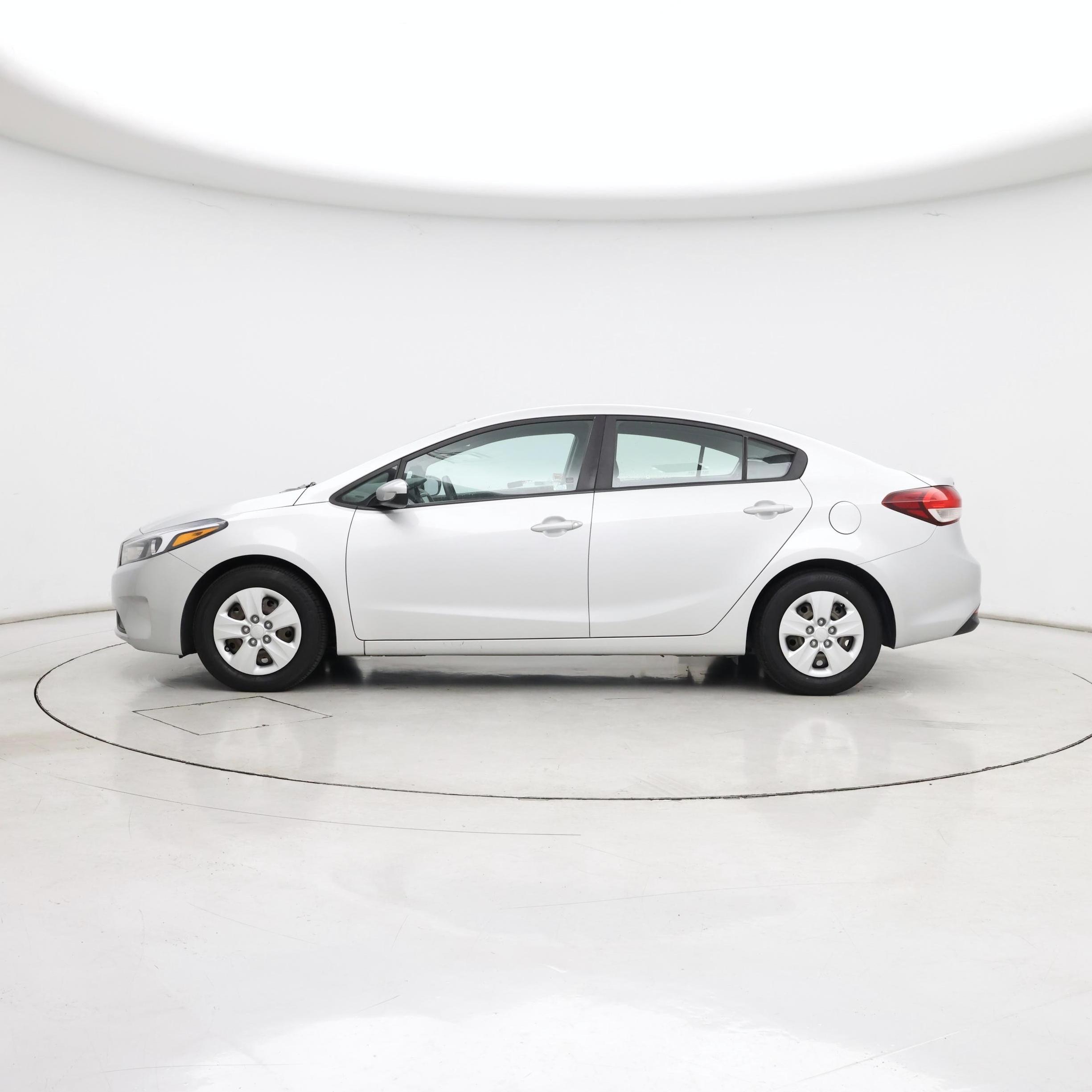 Thumbnail: 2018 Kia Forte - 3