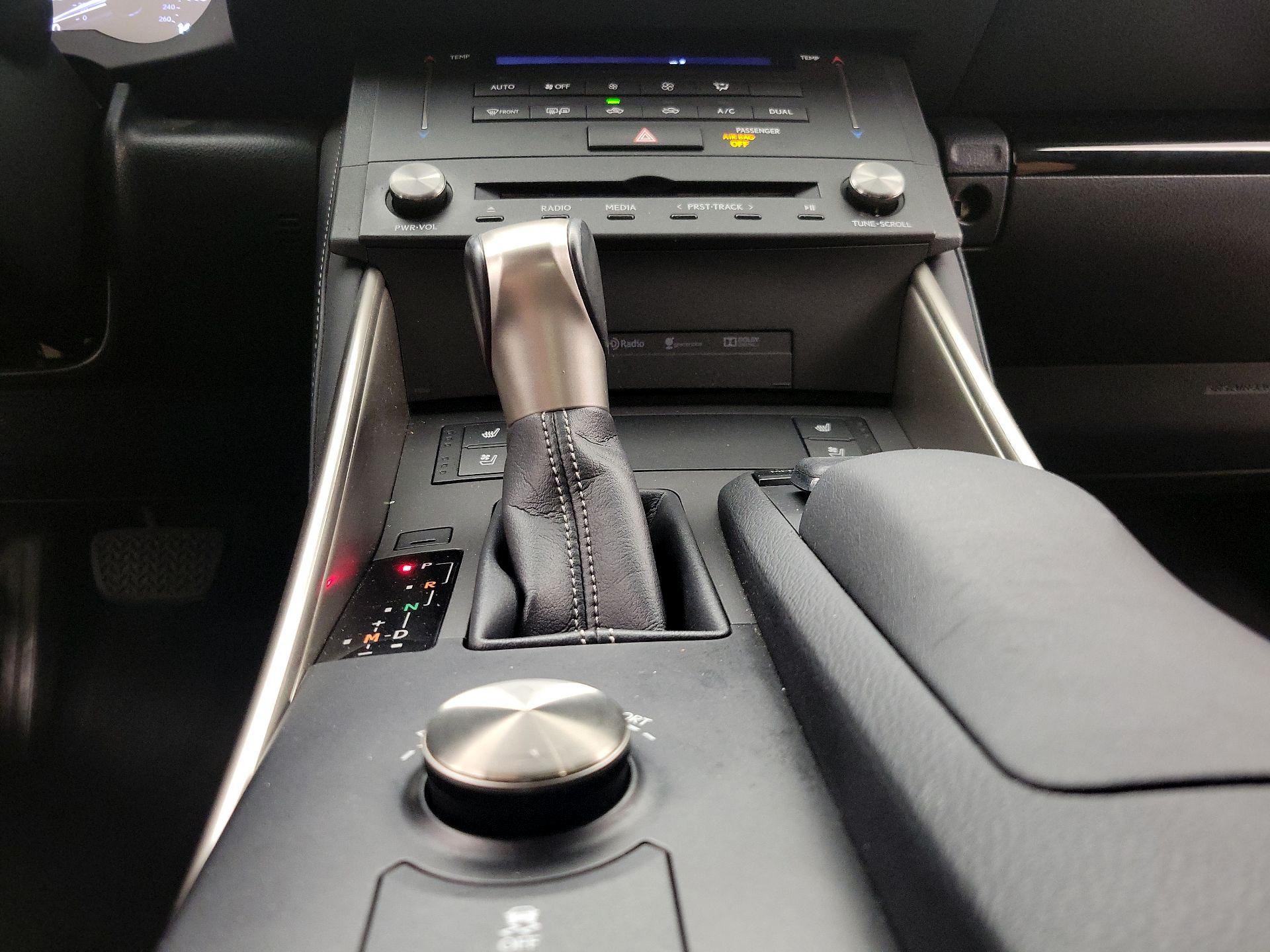 Thumbnail: 2016 Lexus IS - 18