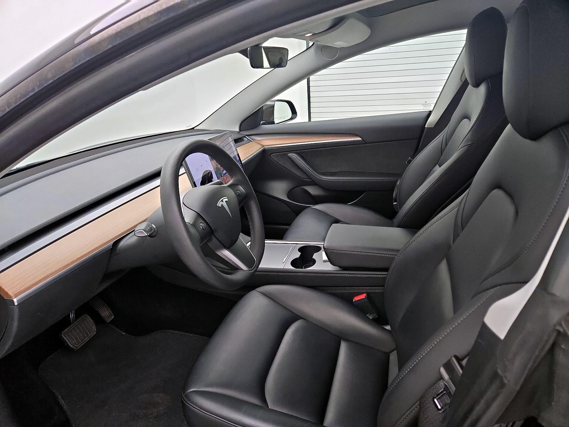 Thumbnail: 2023 Tesla Model 3 - 11