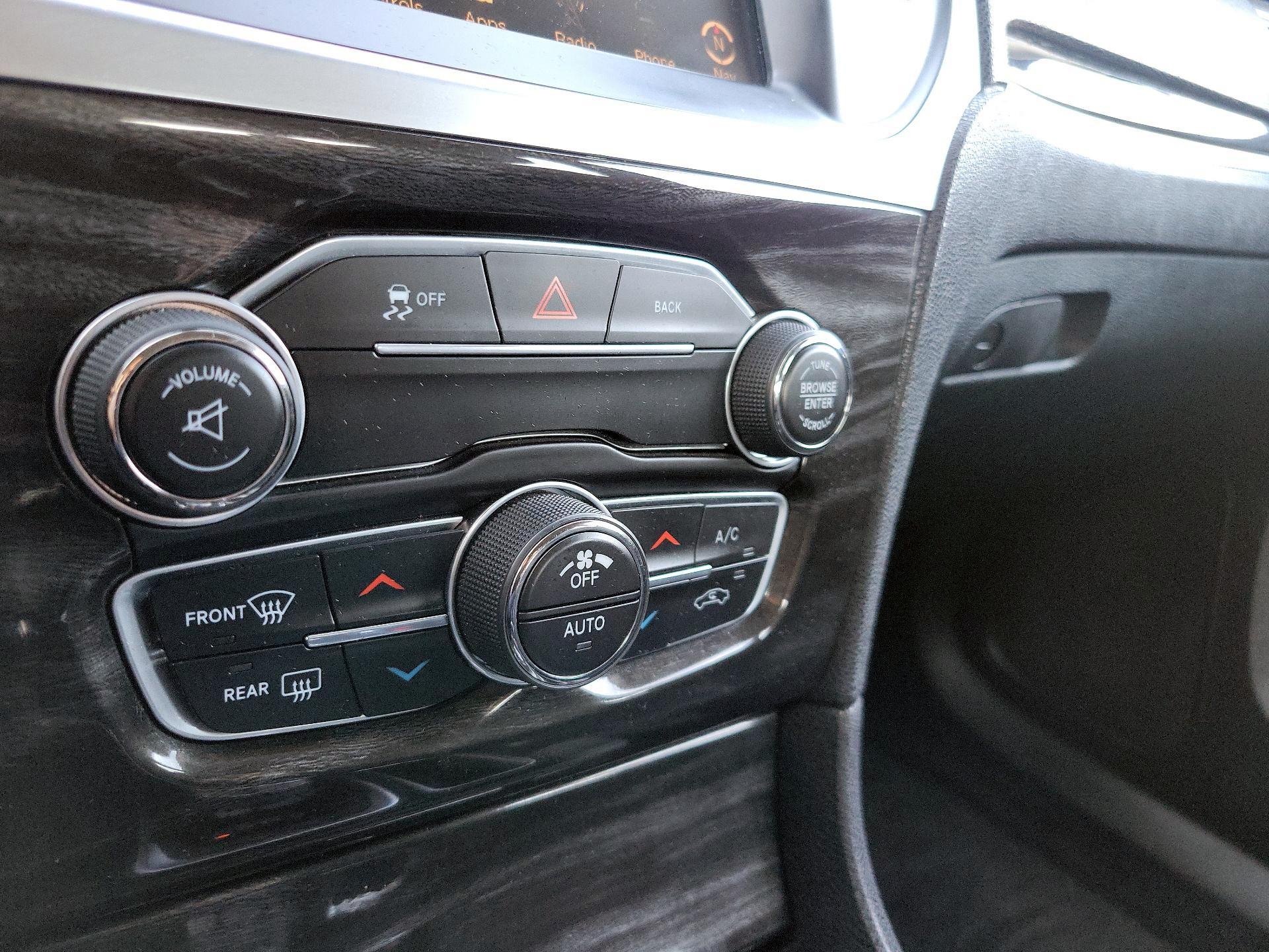Thumbnail: 2015 Chrysler 300 - 17