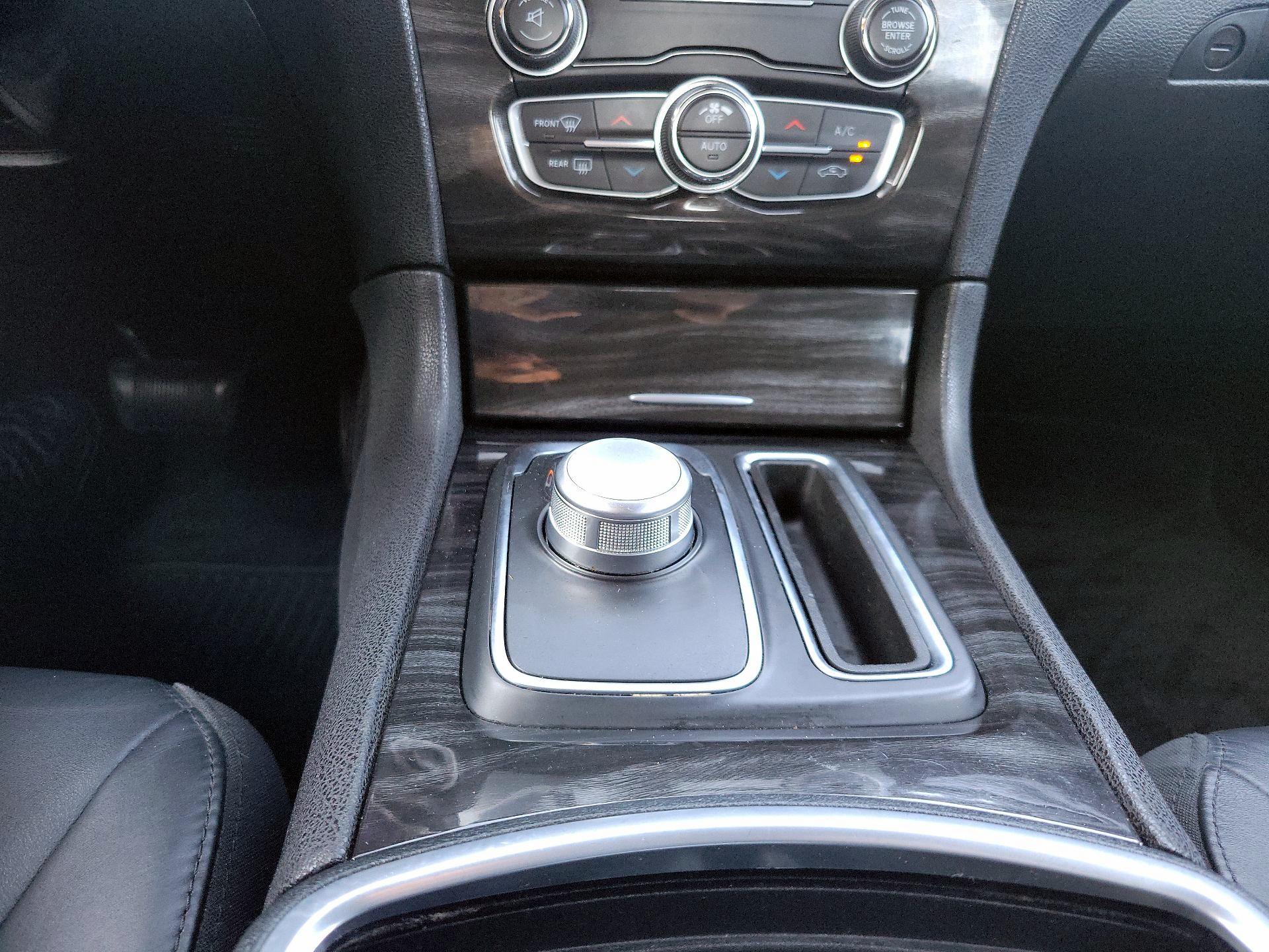 Thumbnail: 2015 Chrysler 300 - 18