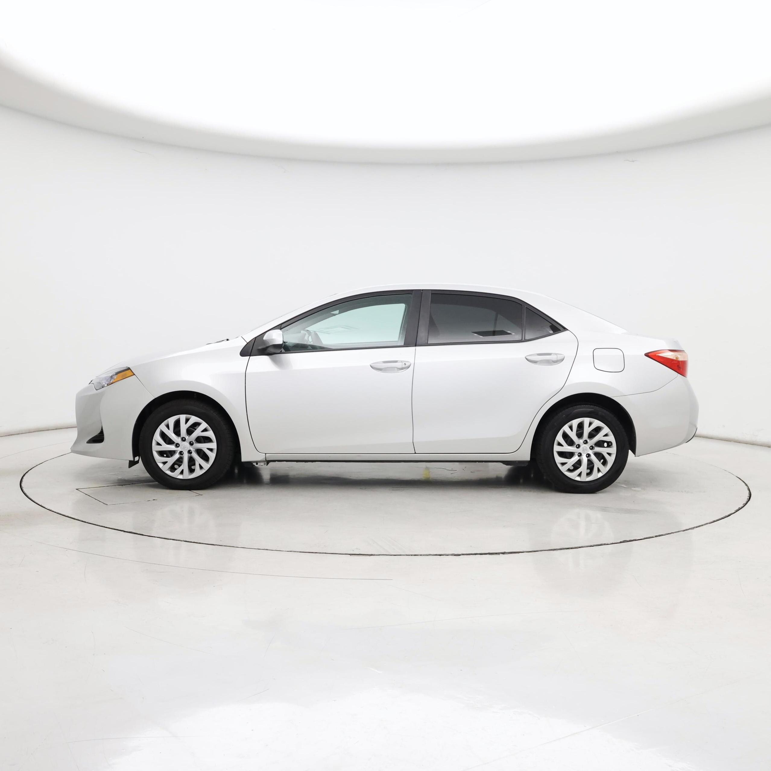 Thumbnail: 2018 Toyota Corolla - 3
