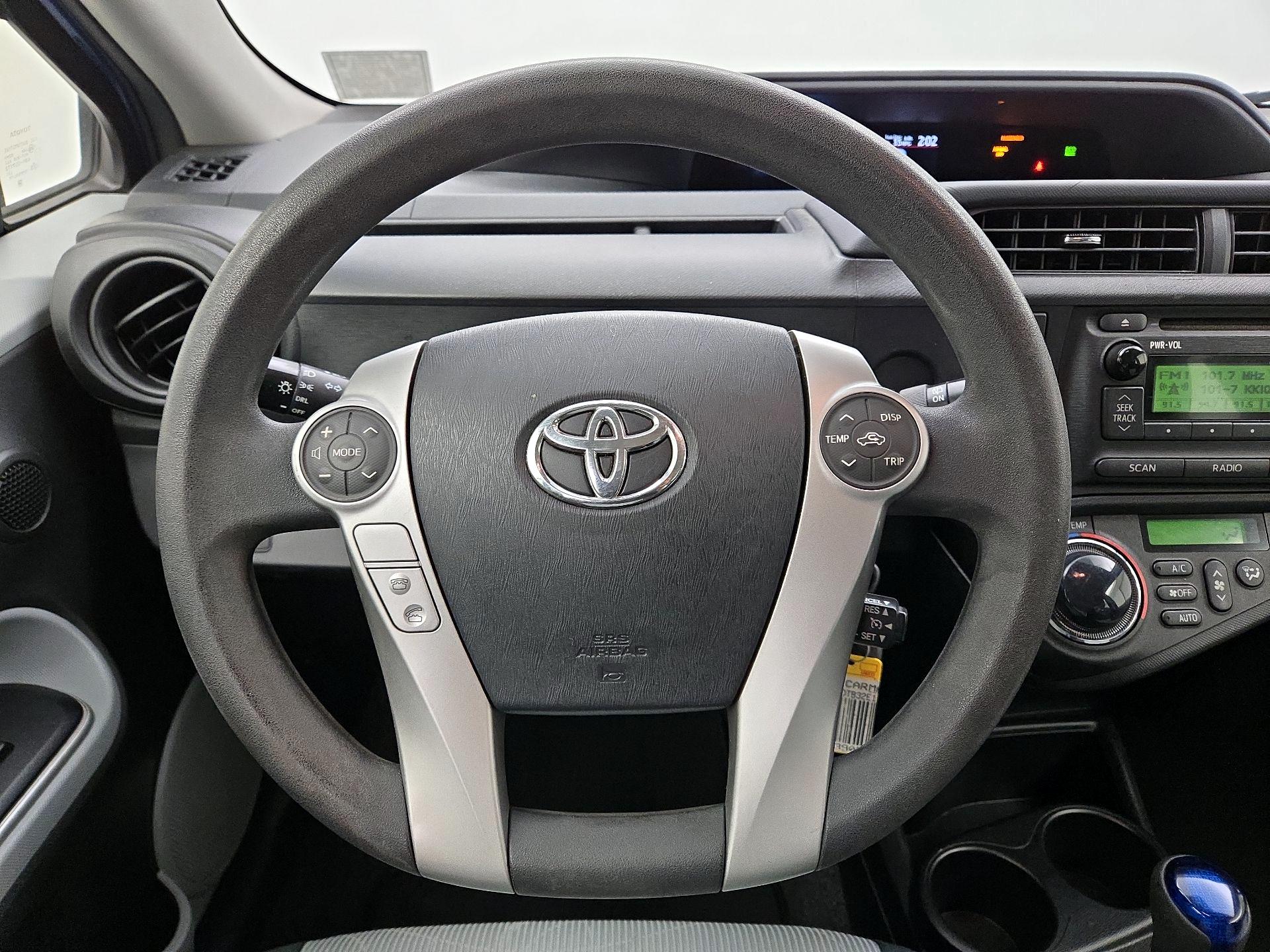 Thumbnail: 2014 Toyota Prius c - 10