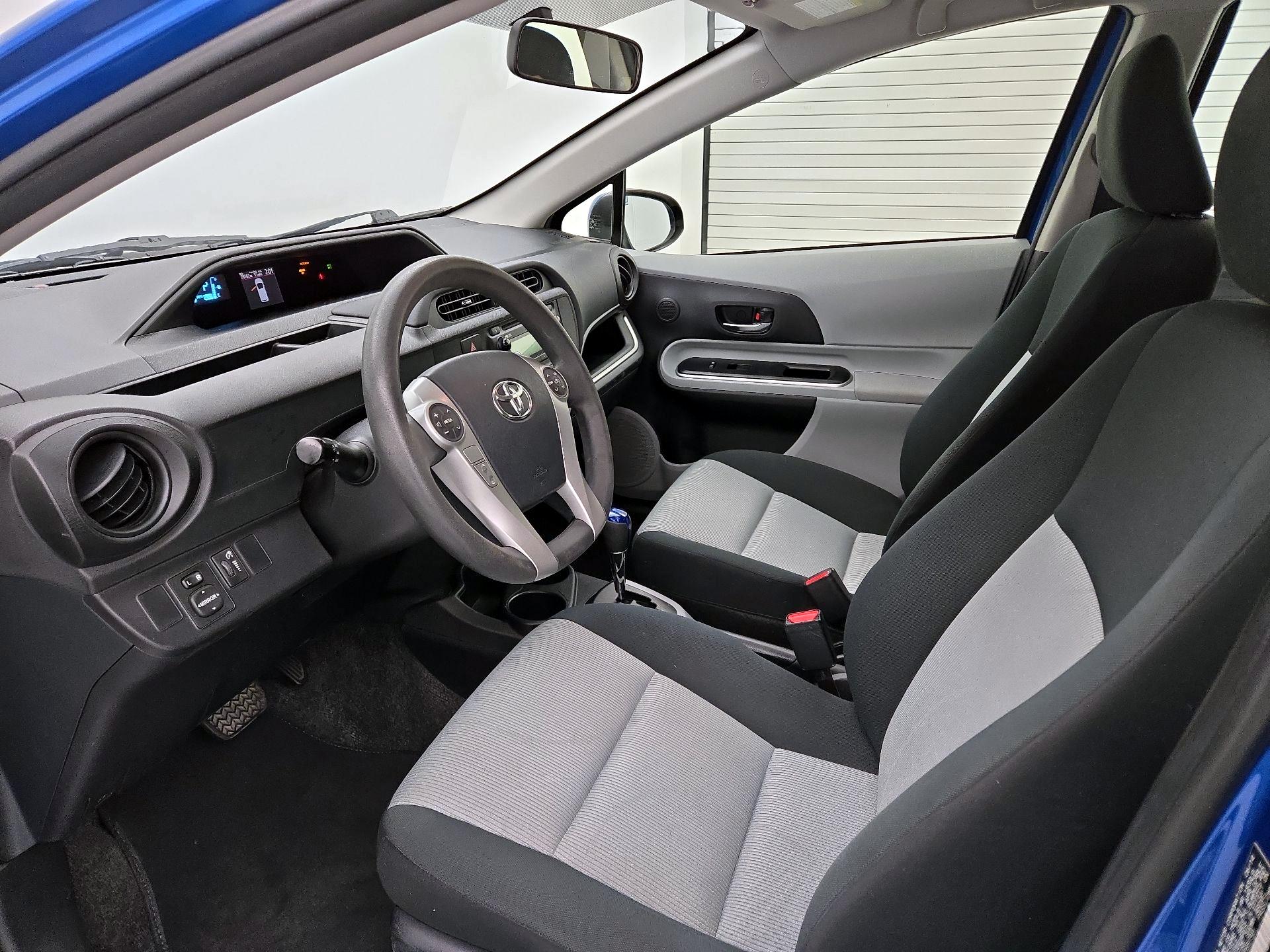 Thumbnail: 2014 Toyota Prius c - 11