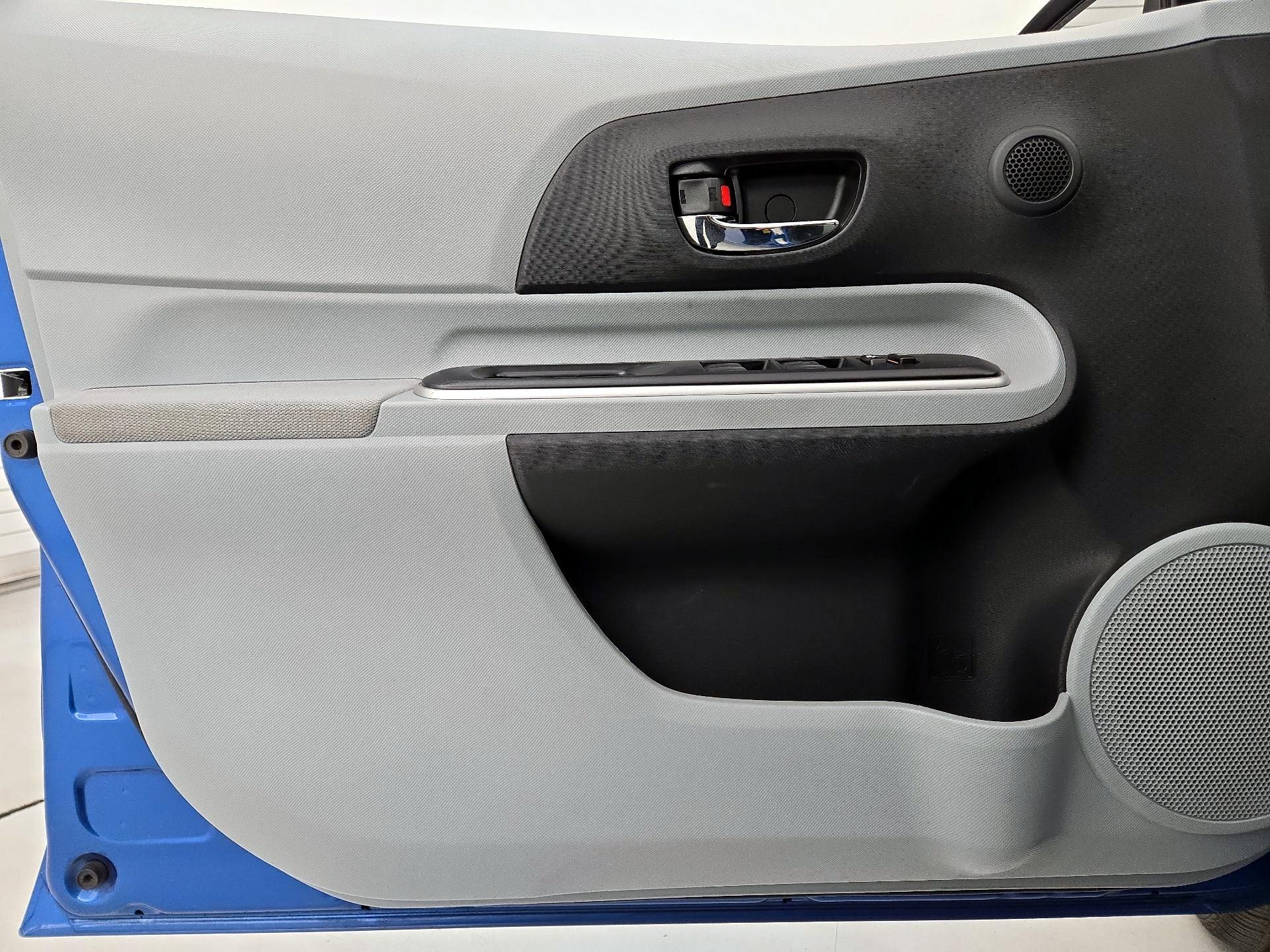 Thumbnail: 2014 Toyota Prius c - 12