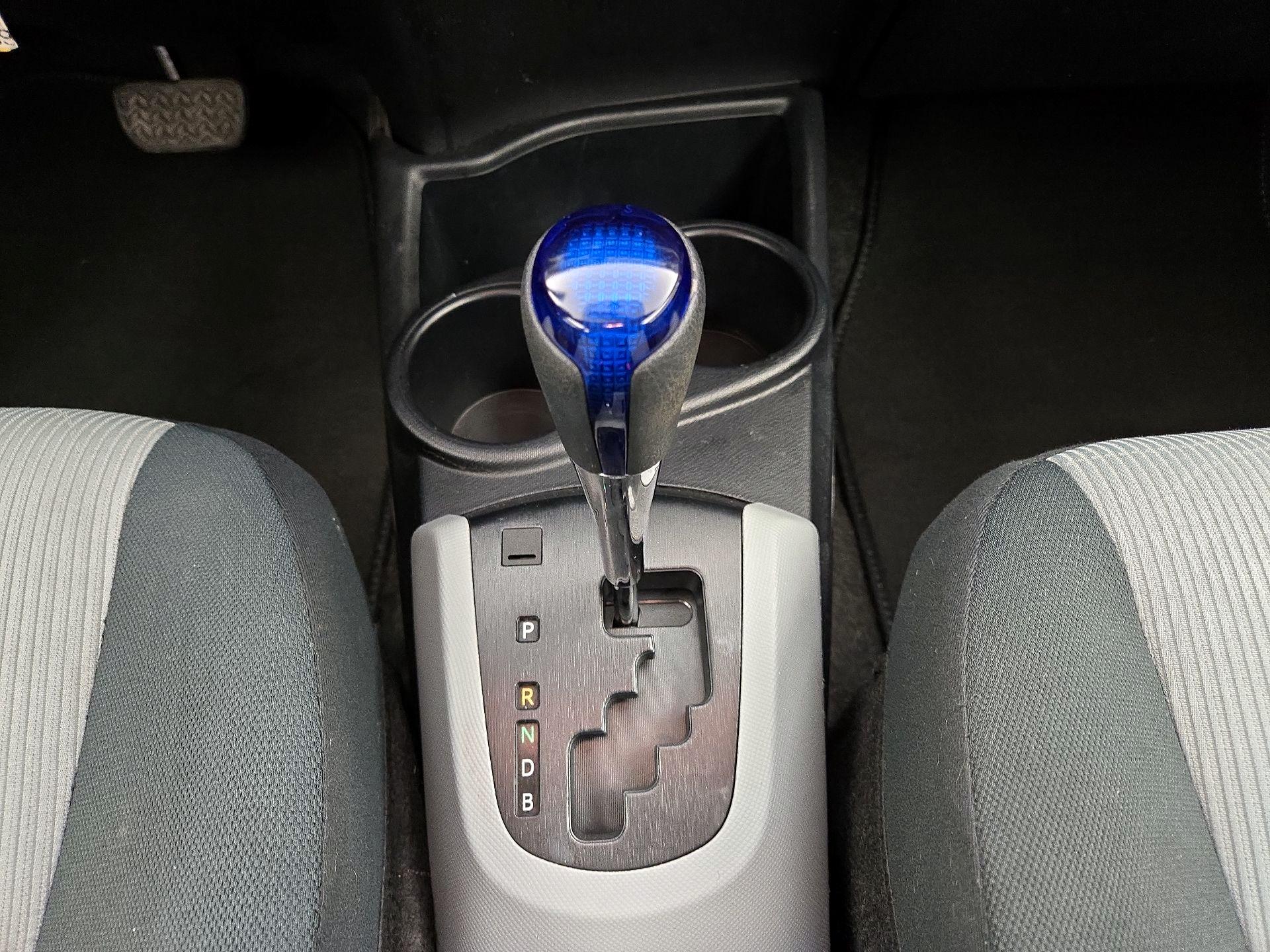 Thumbnail: 2014 Toyota Prius c - 16