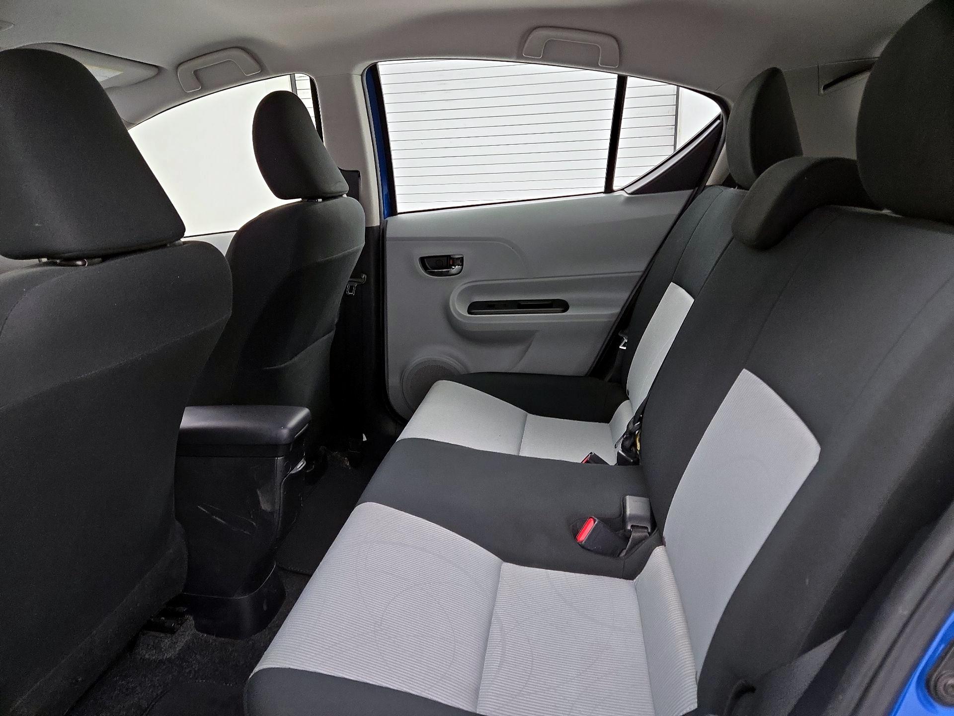 Thumbnail: 2014 Toyota Prius c - 17