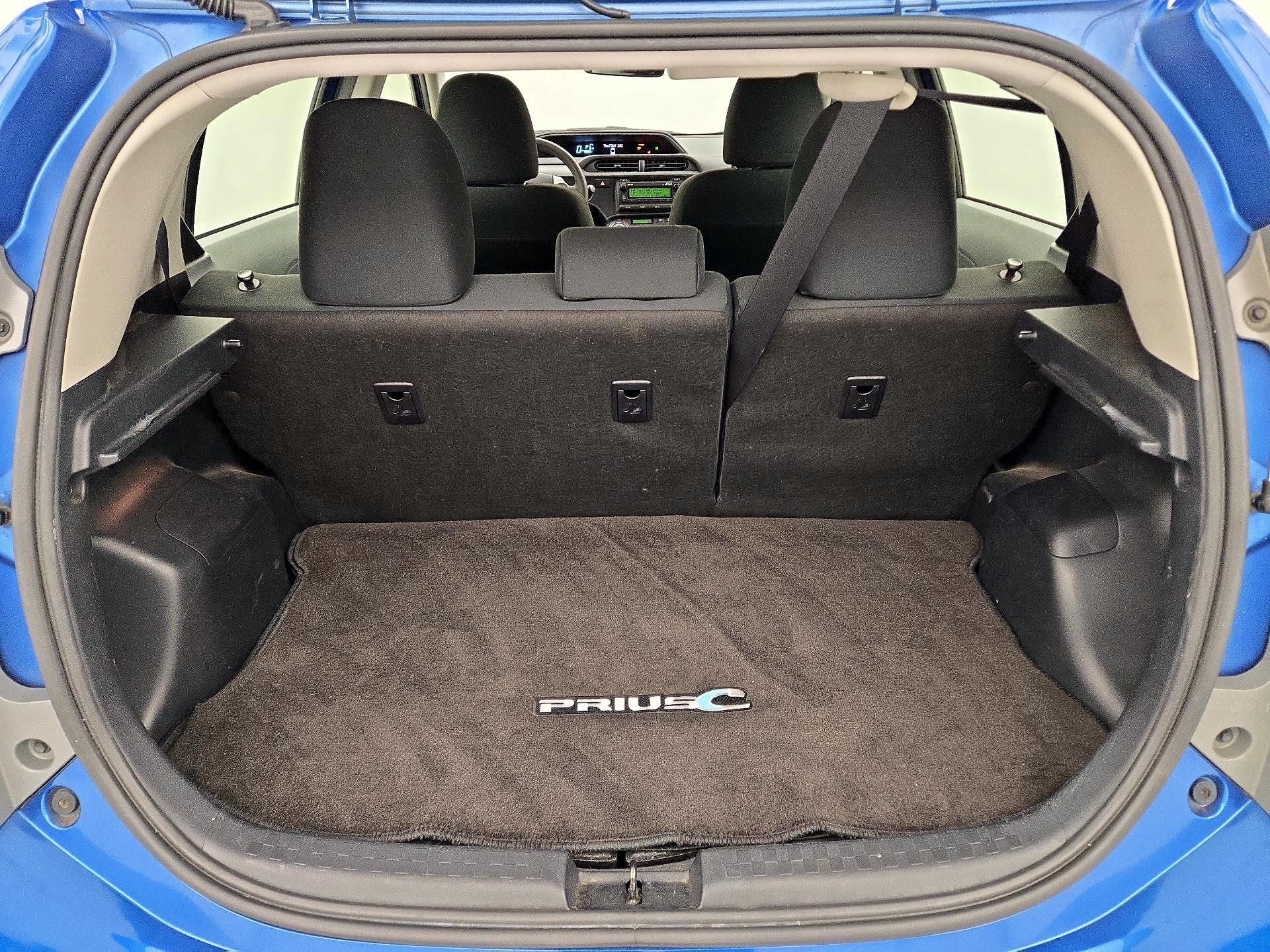 Thumbnail: 2014 Toyota Prius c - 18