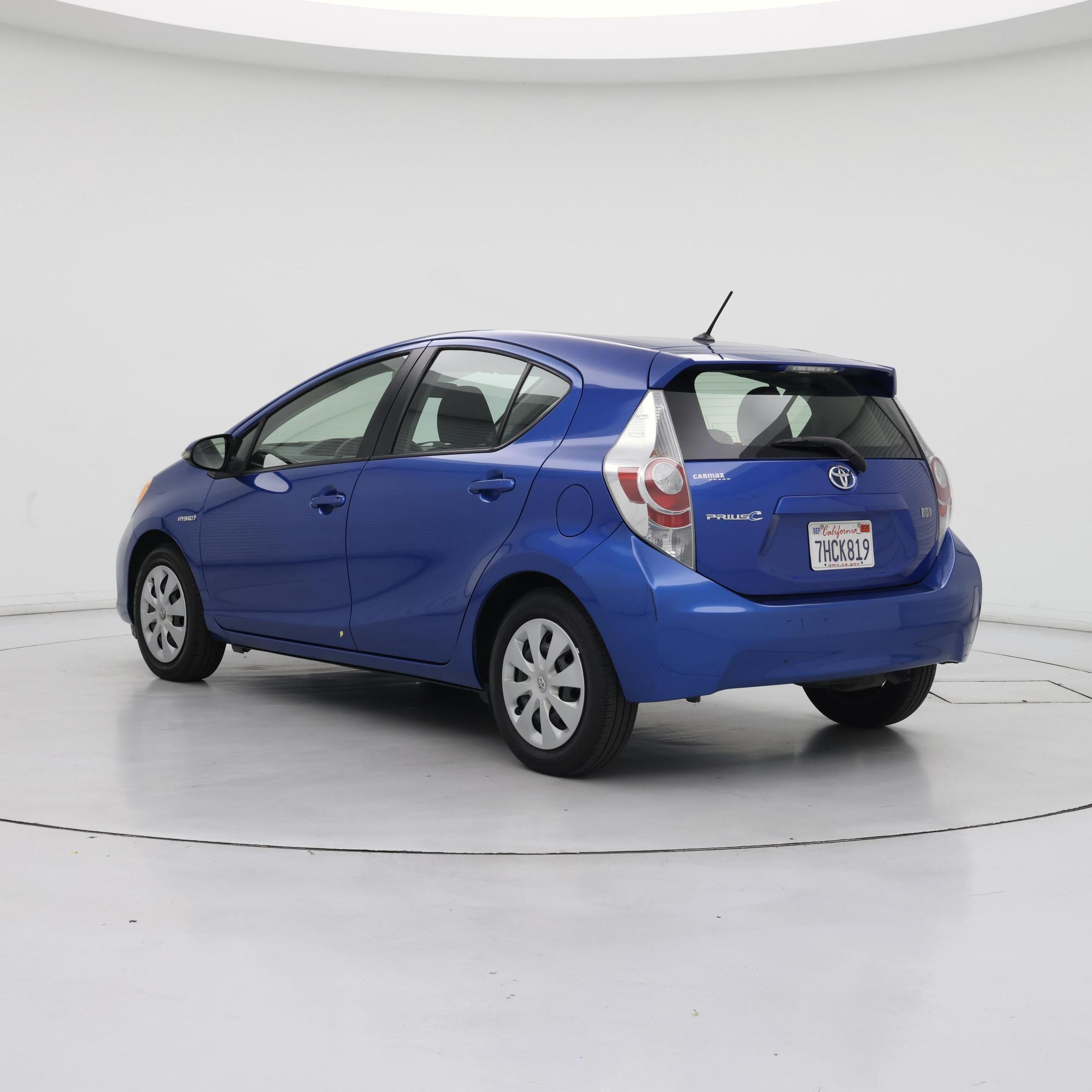 Thumbnail: 2014 Toyota Prius c - 2
