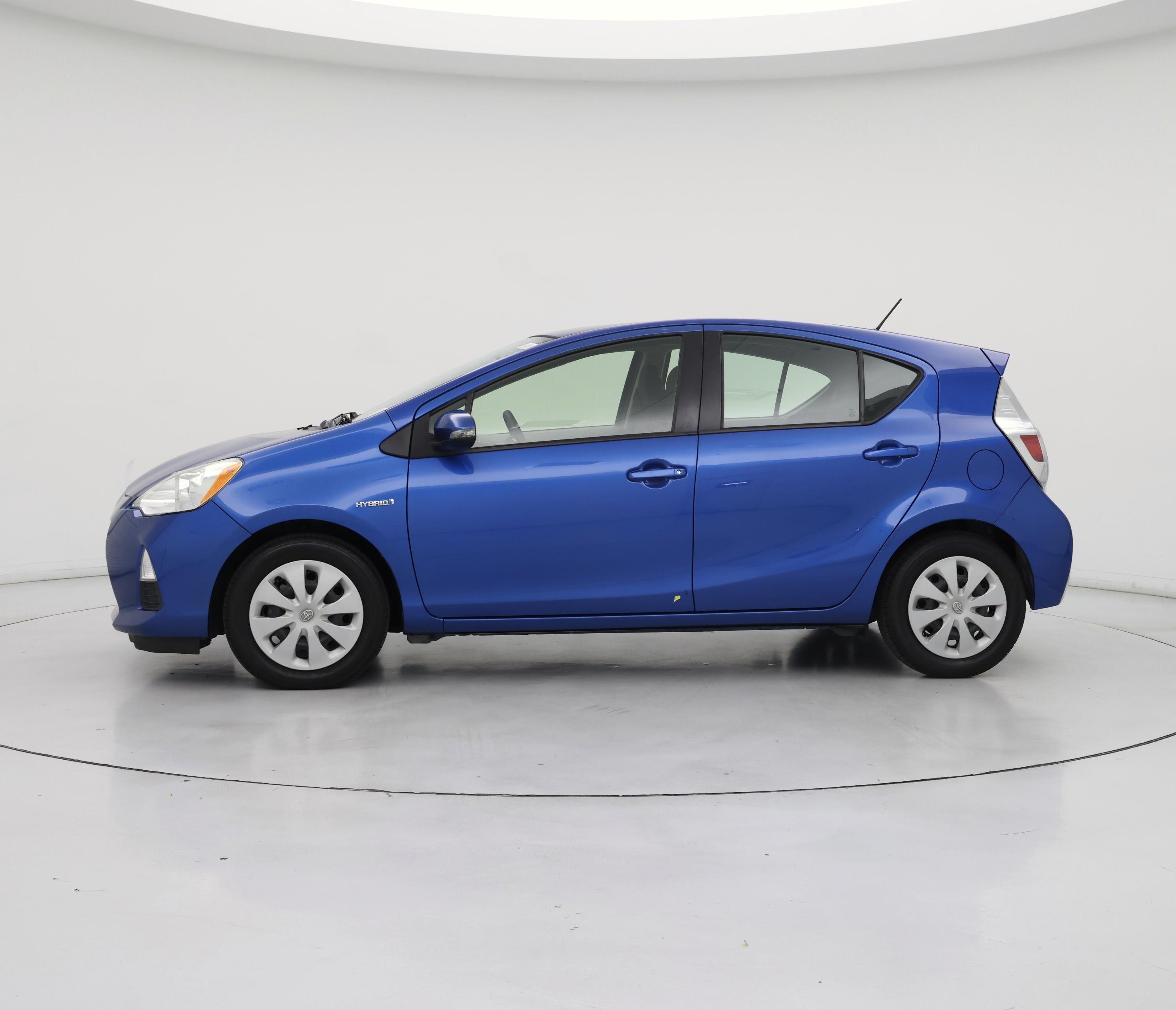 Thumbnail: 2014 Toyota Prius c - 3