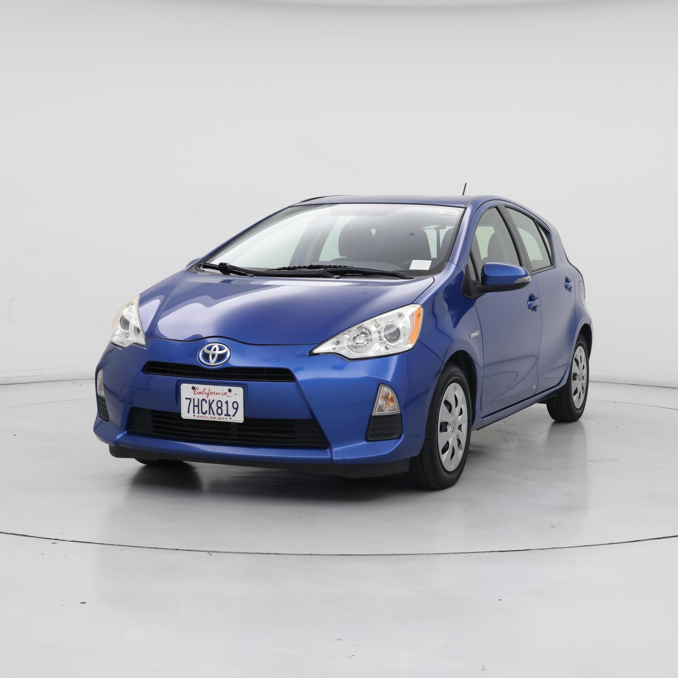 Thumbnail: 2014 Toyota Prius c - 4