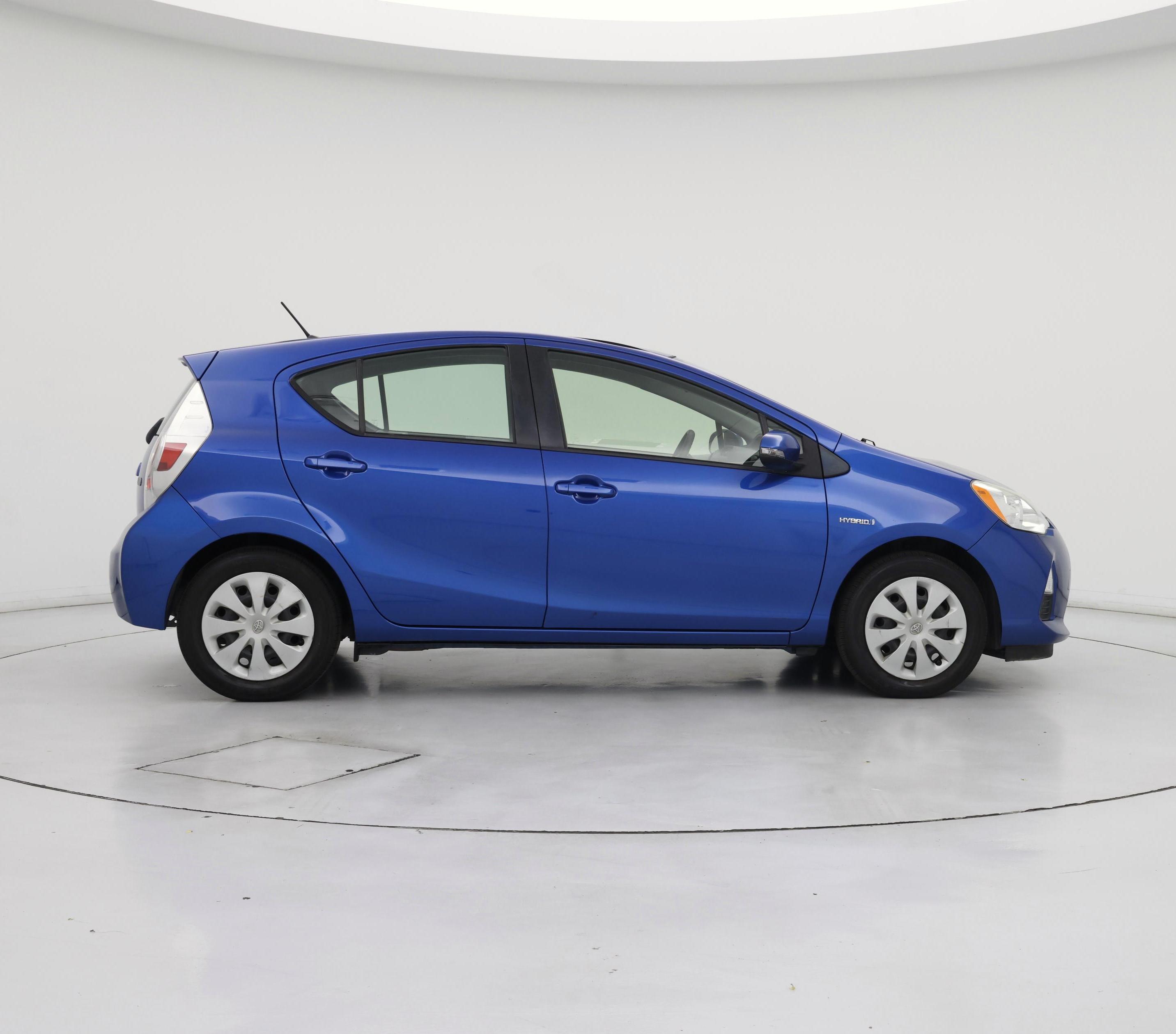 Thumbnail: 2014 Toyota Prius c - 7