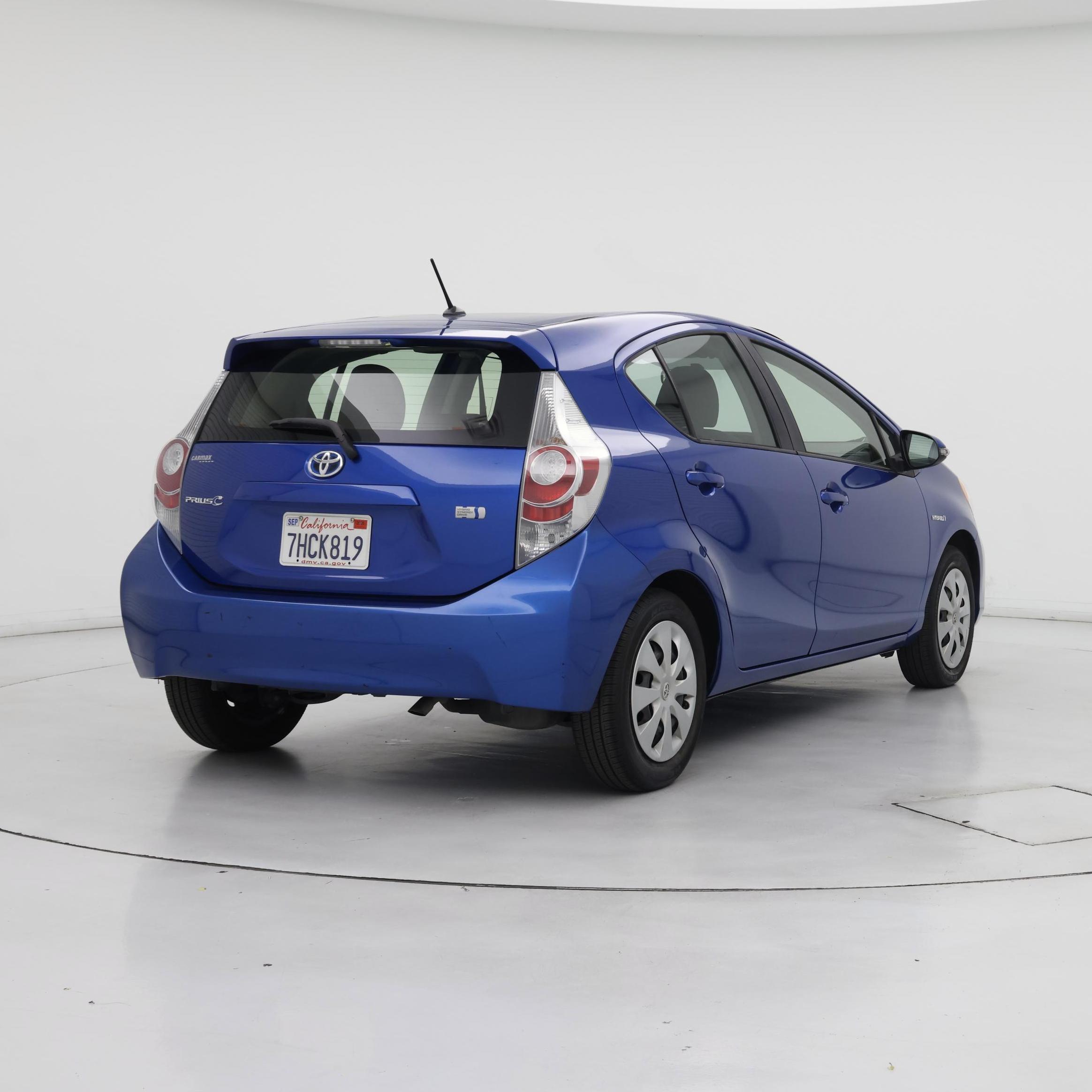 Thumbnail: 2014 Toyota Prius c - 8