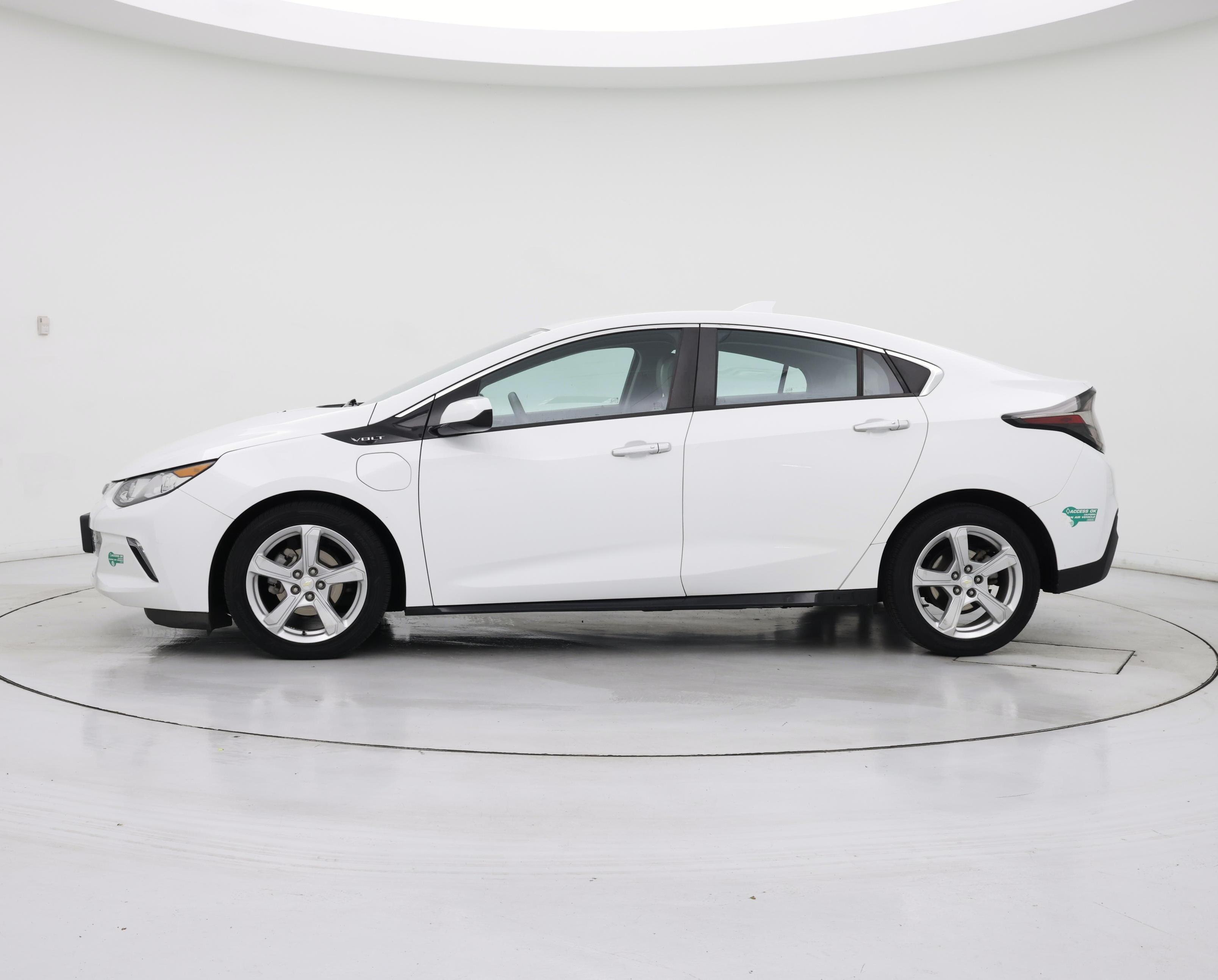 Thumbnail: 2016 Chevrolet Volt - 3