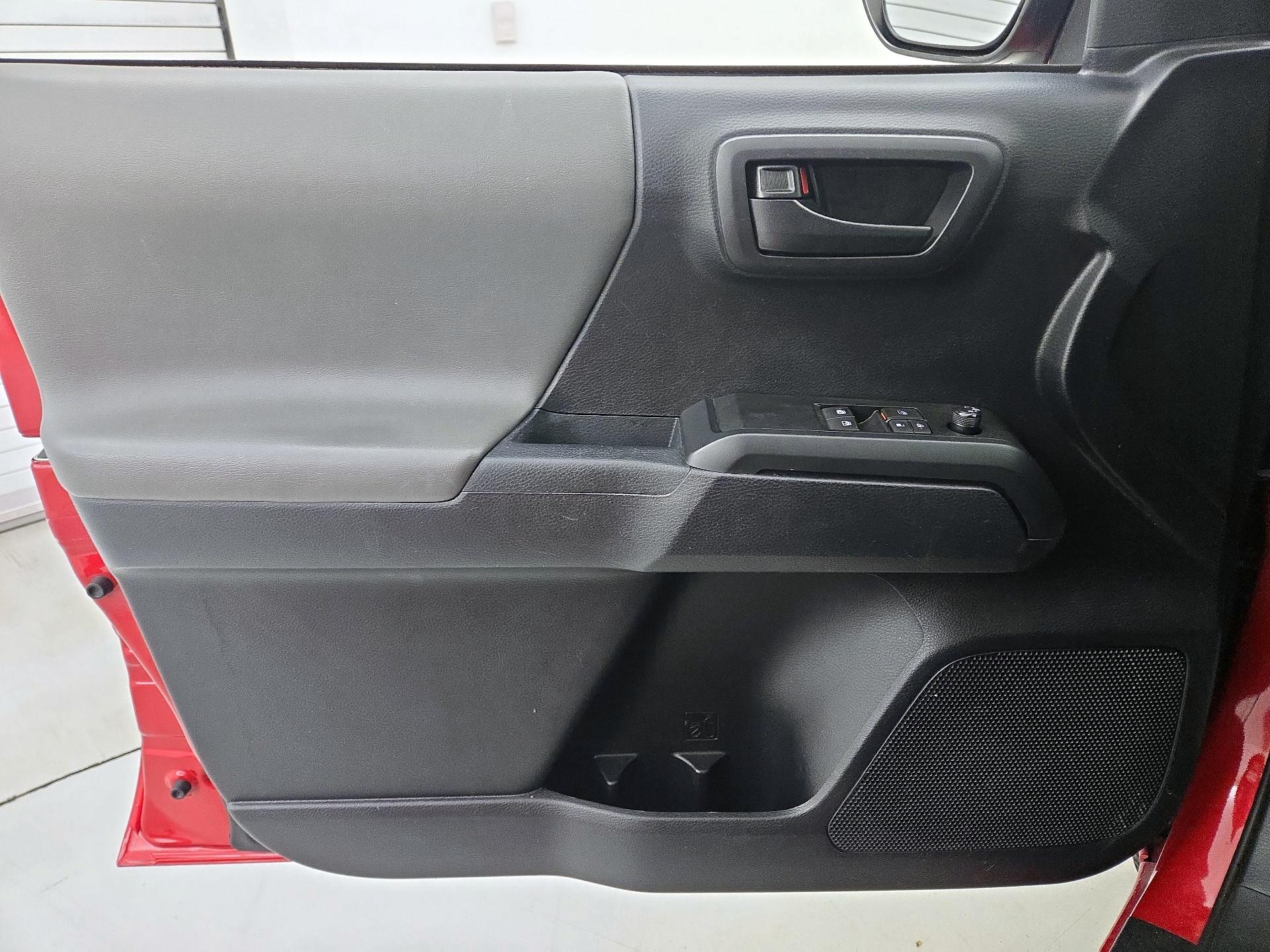 Thumbnail: 2019 Toyota Tacoma - 12