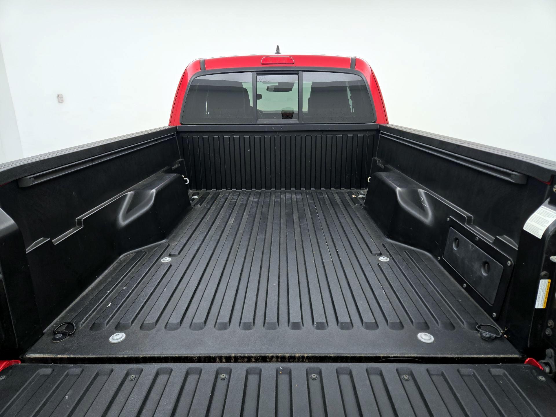 Thumbnail: 2019 Toyota Tacoma - 20