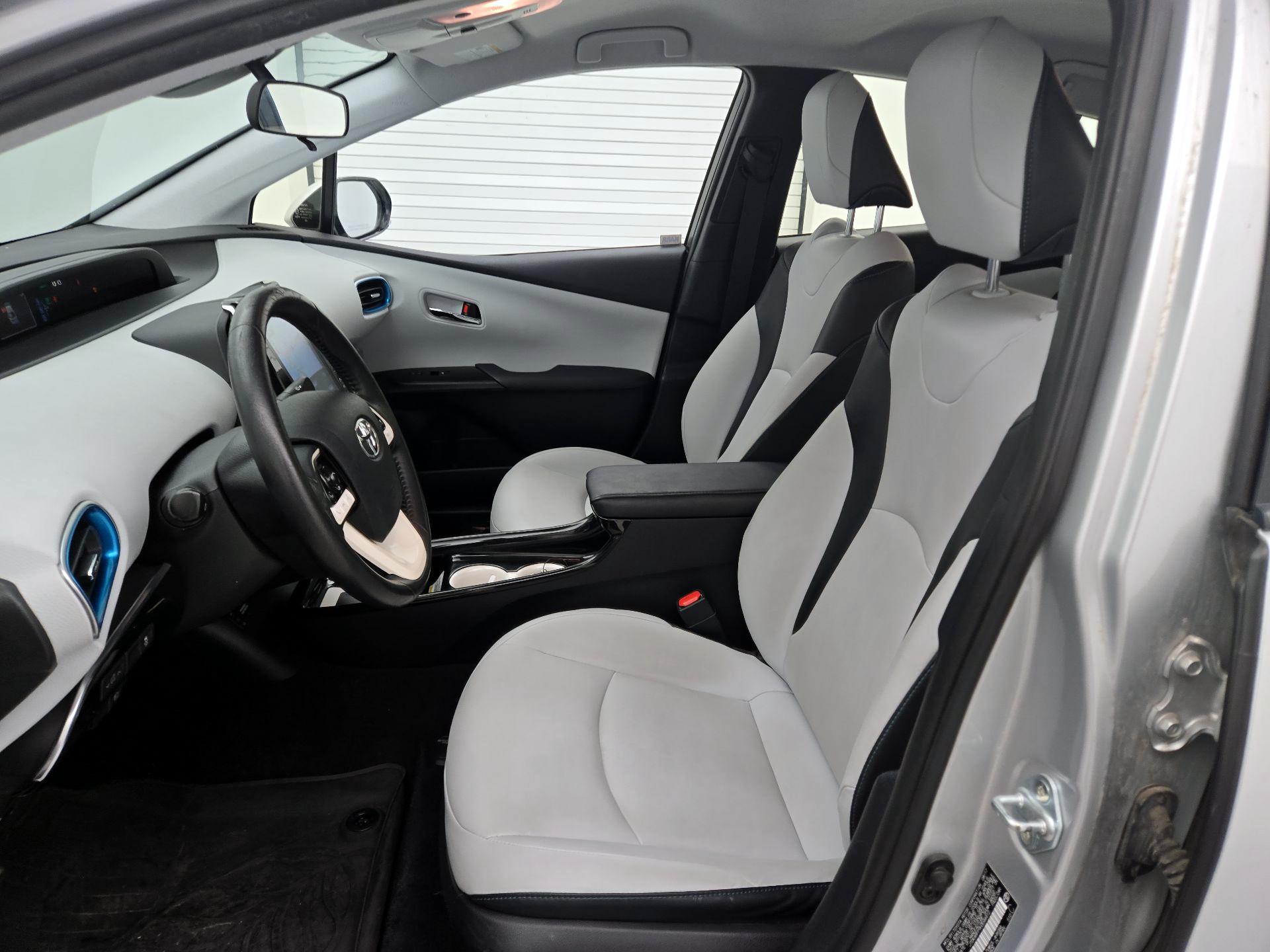Thumbnail: 2017 Toyota Prius Prime - 11
