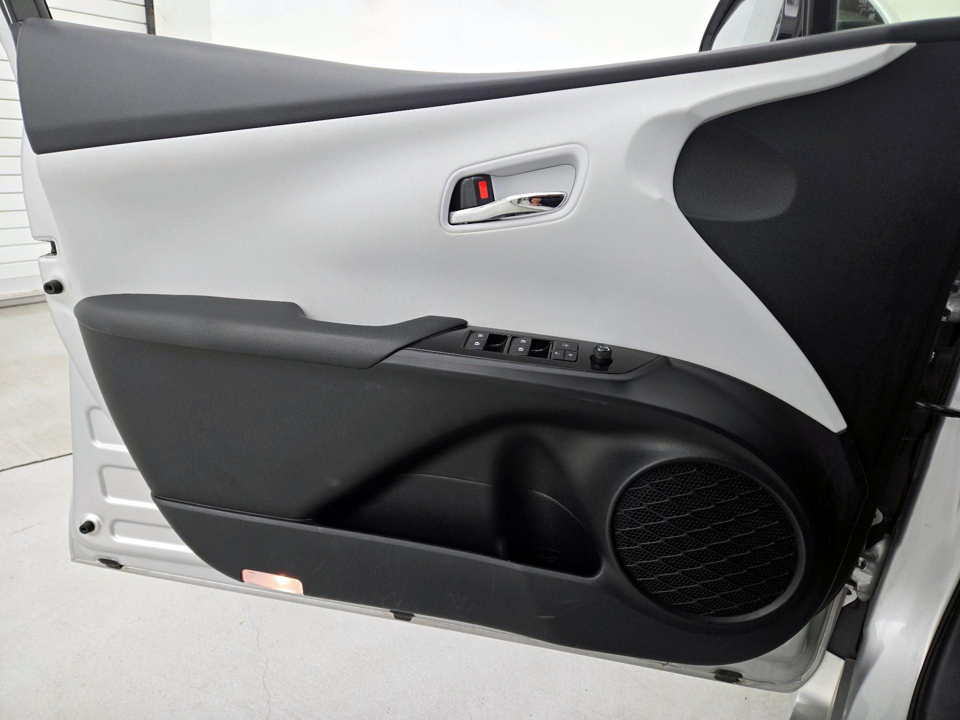 Thumbnail: 2017 Toyota Prius Prime - 12
