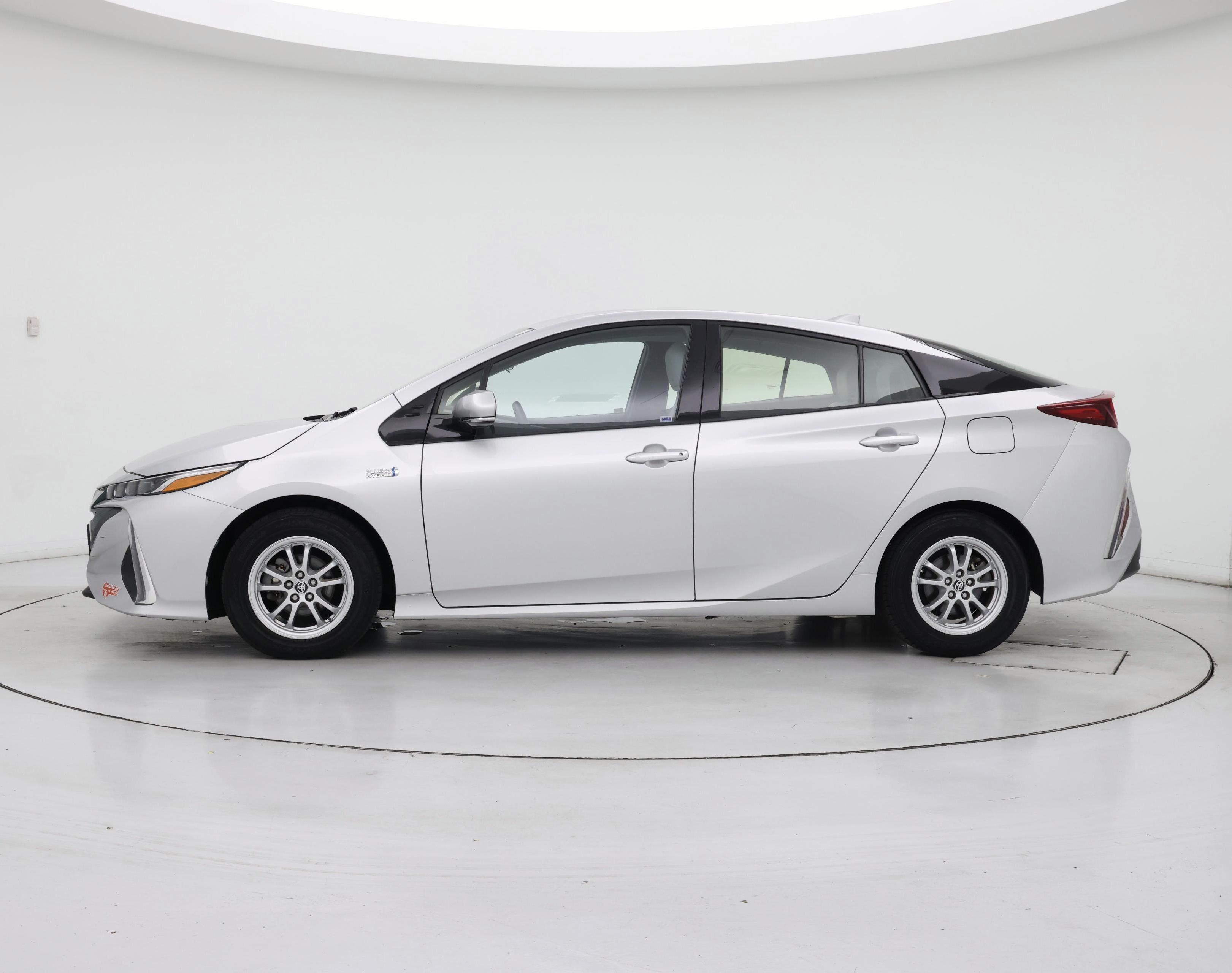 Thumbnail: 2017 Toyota Prius Prime - 3
