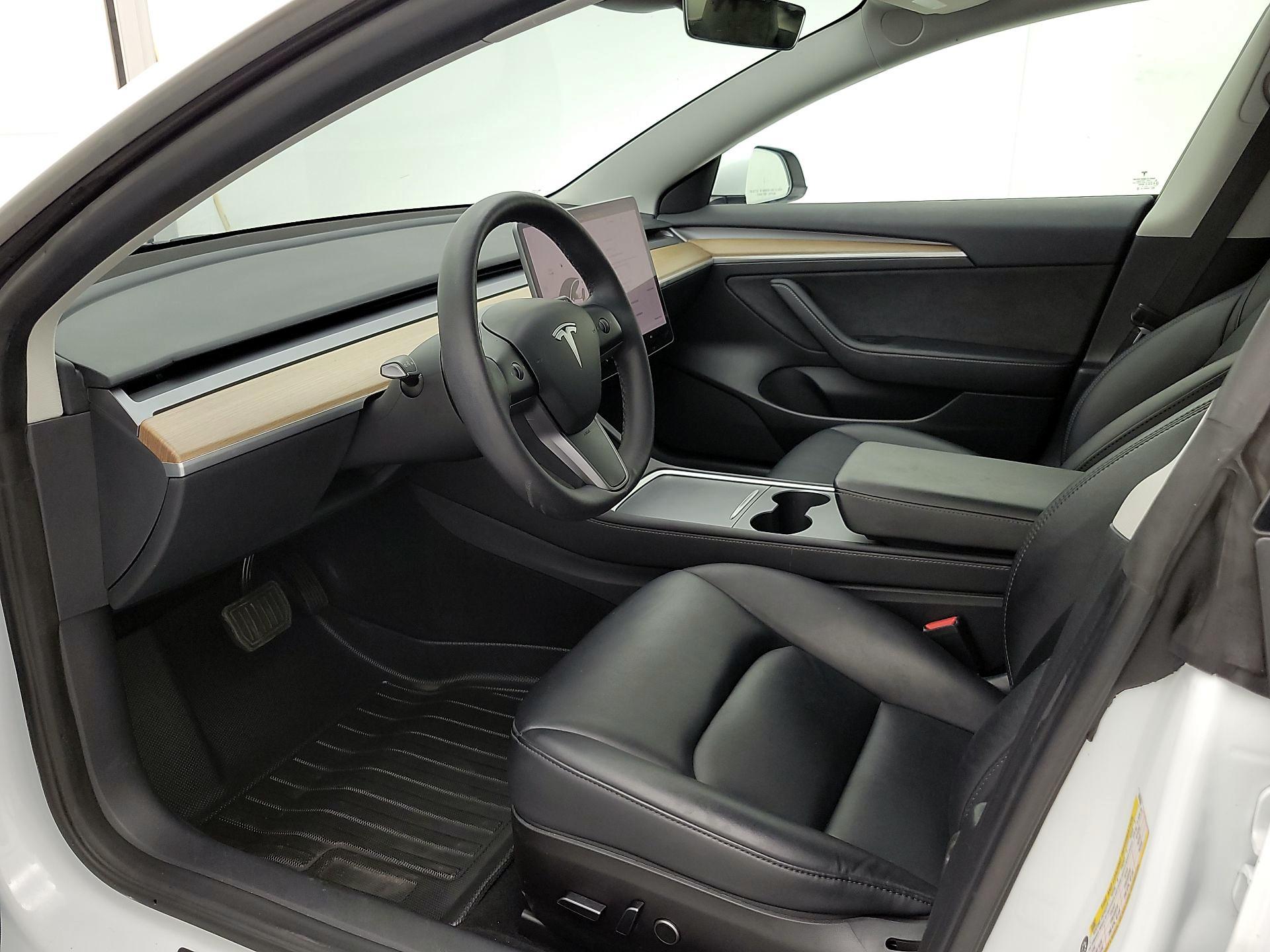 Thumbnail: 2023 Tesla Model 3 - 11