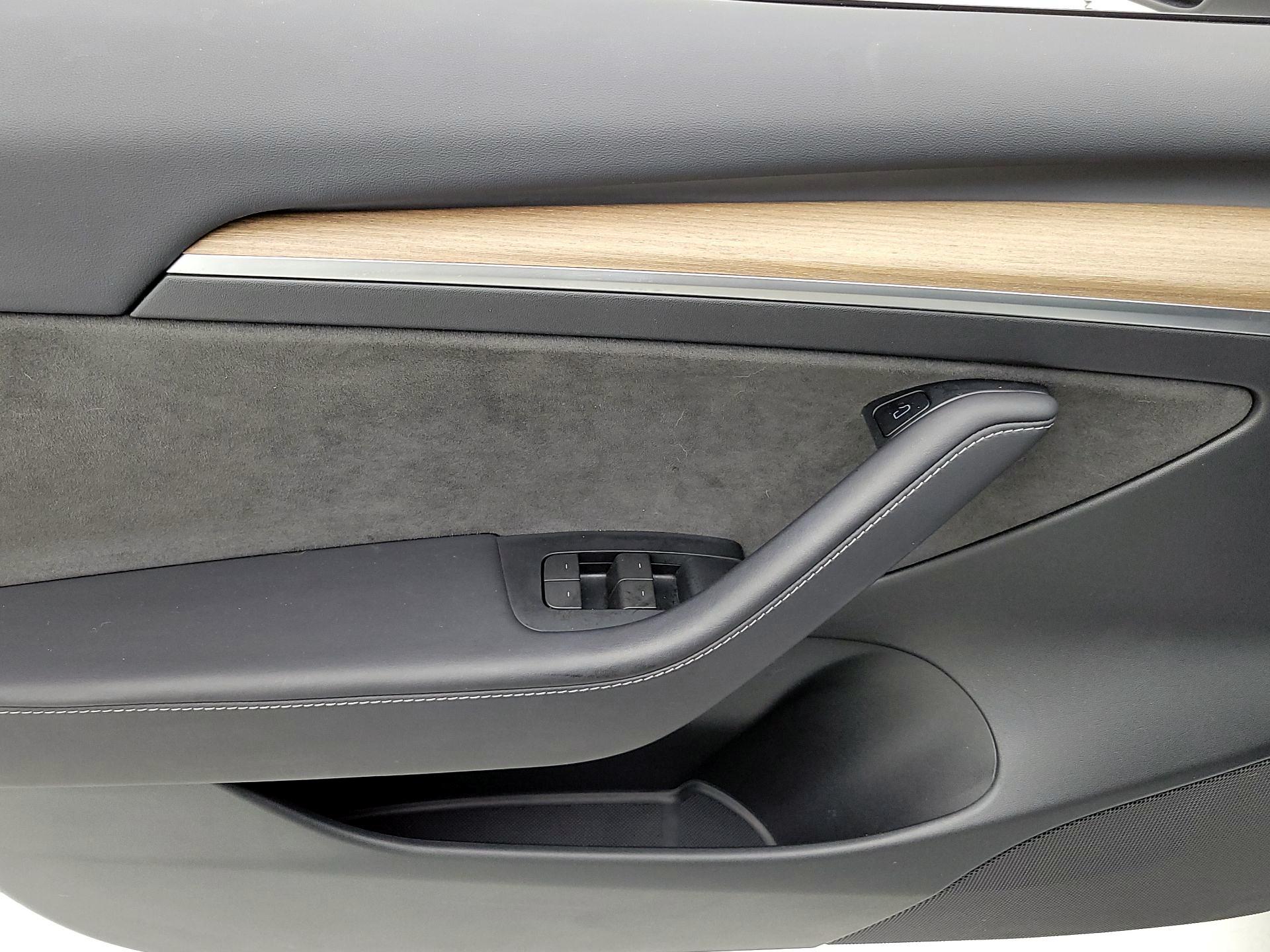Thumbnail: 2023 Tesla Model 3 - 12
