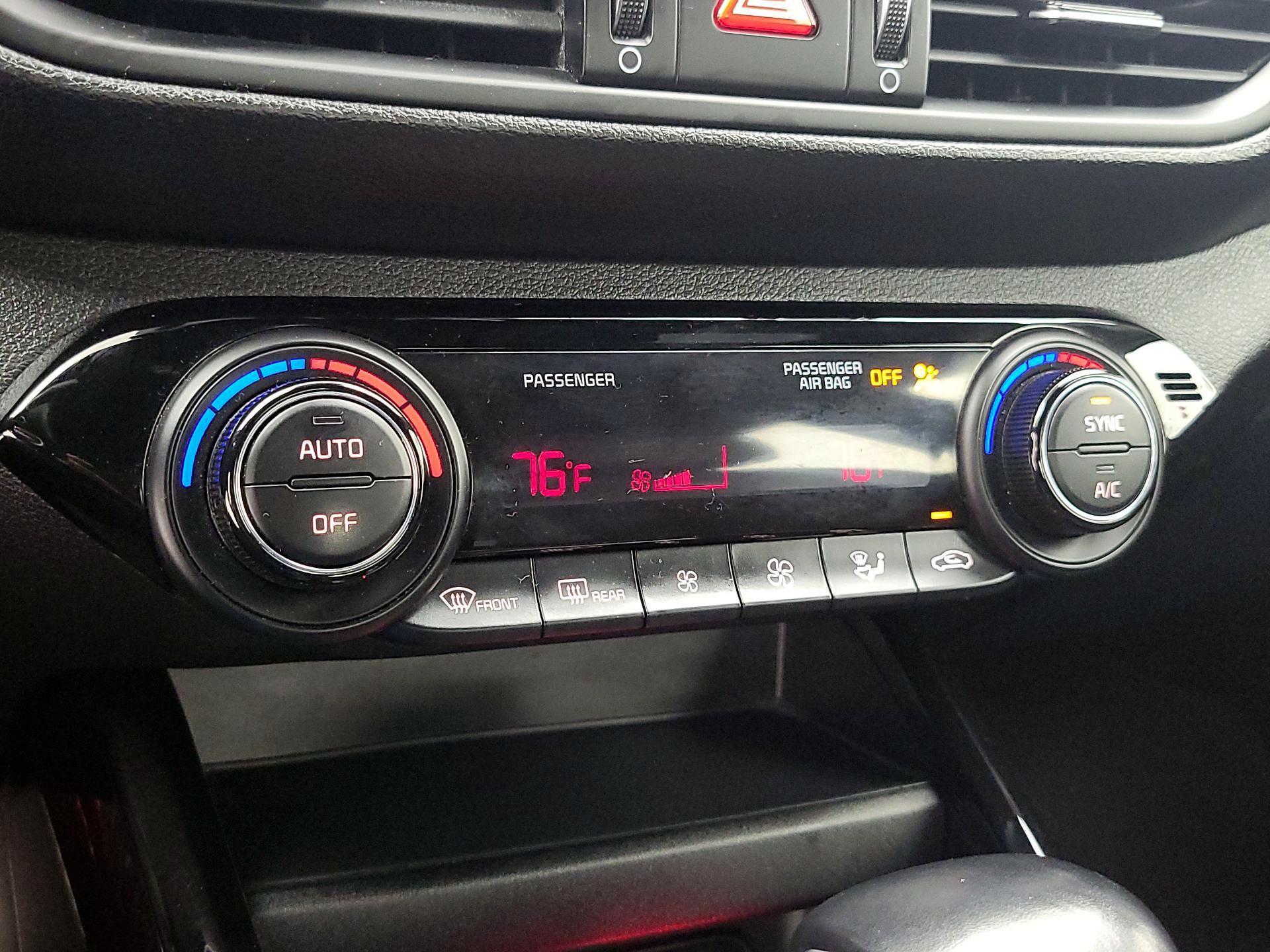 Thumbnail: 2022 Kia Forte - 17