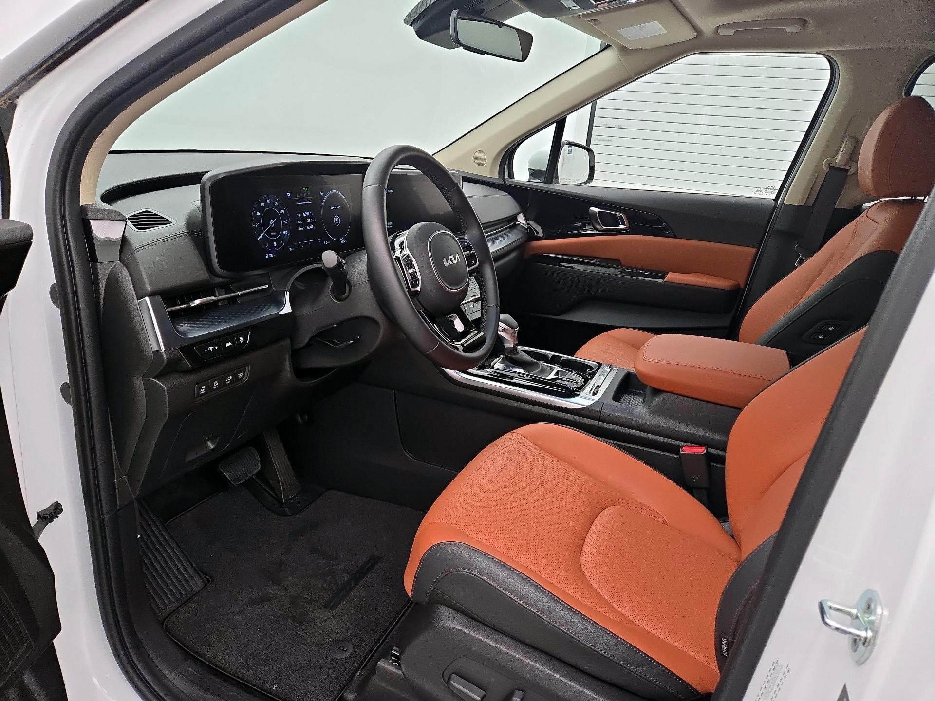 Thumbnail: 2022 Kia Carnival - 11
