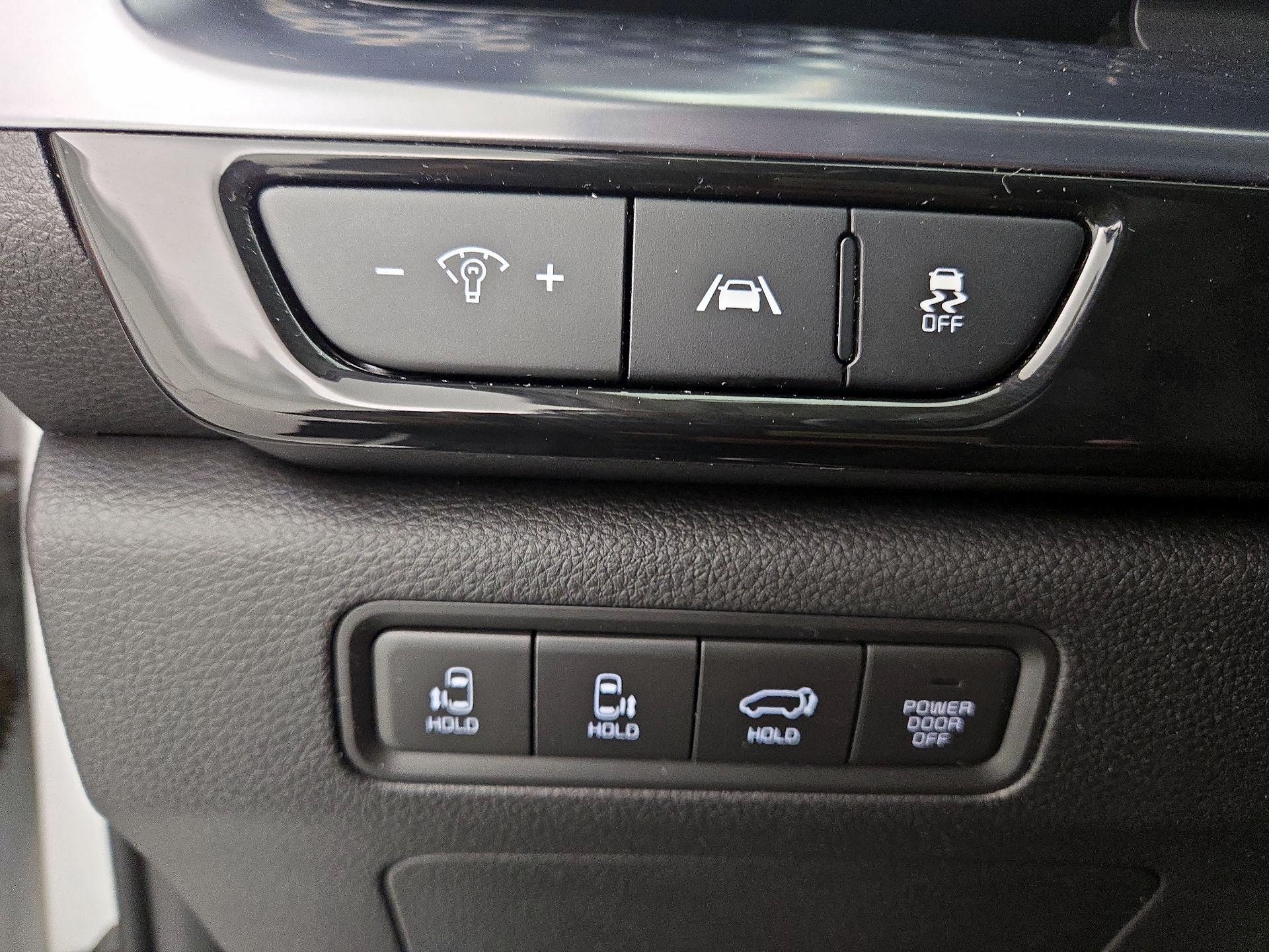 Thumbnail: 2022 Kia Carnival - 13