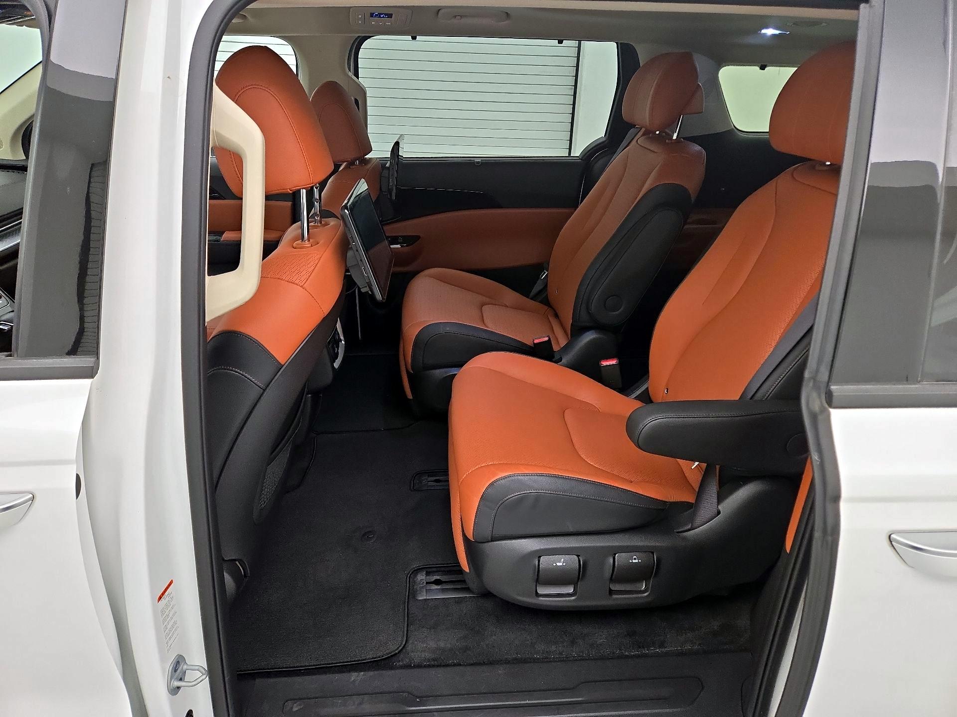 Thumbnail: 2022 Kia Carnival - 18