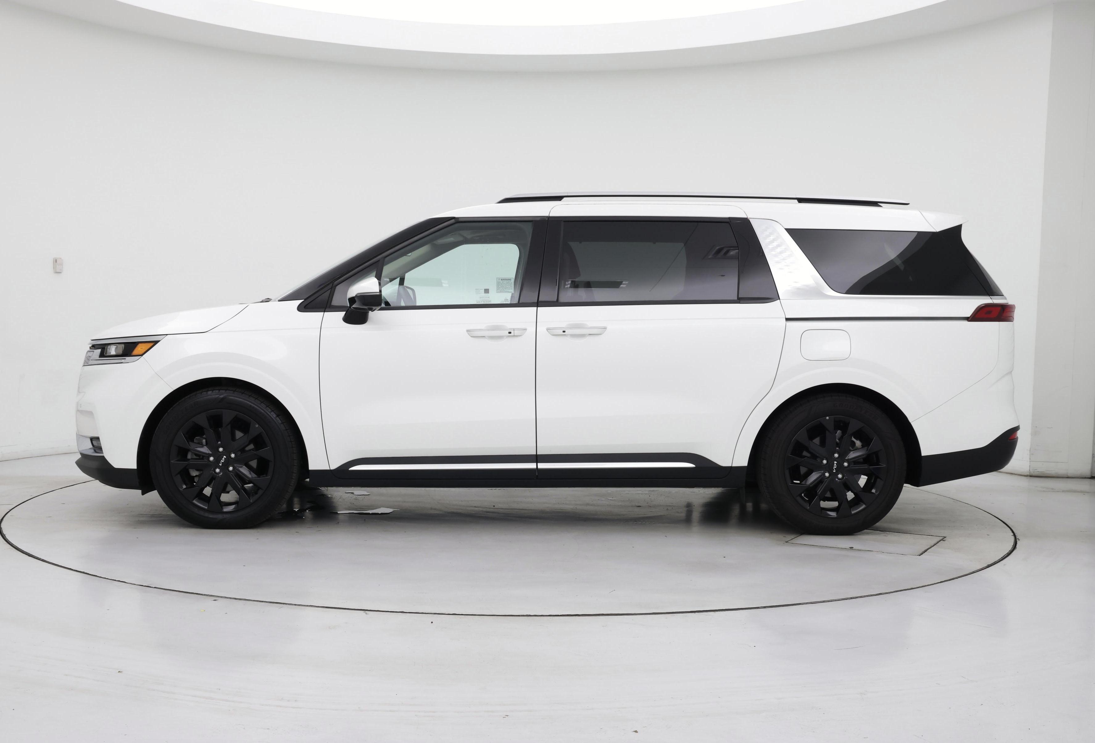 Thumbnail: 2022 Kia Carnival - 3