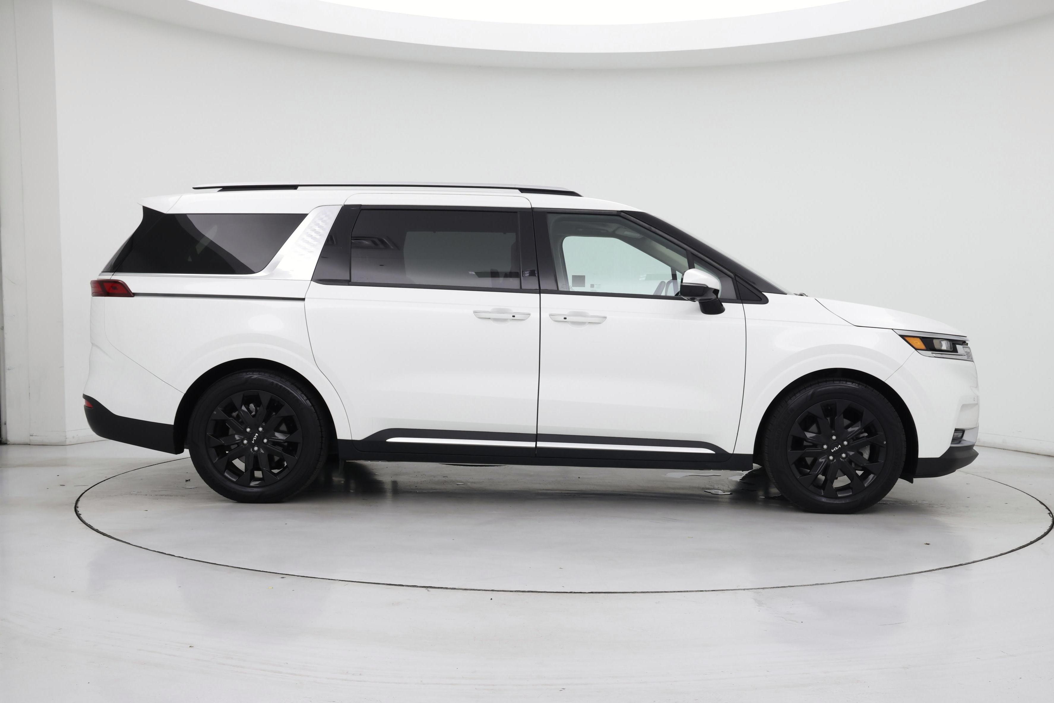 Thumbnail: 2022 Kia Carnival - 7